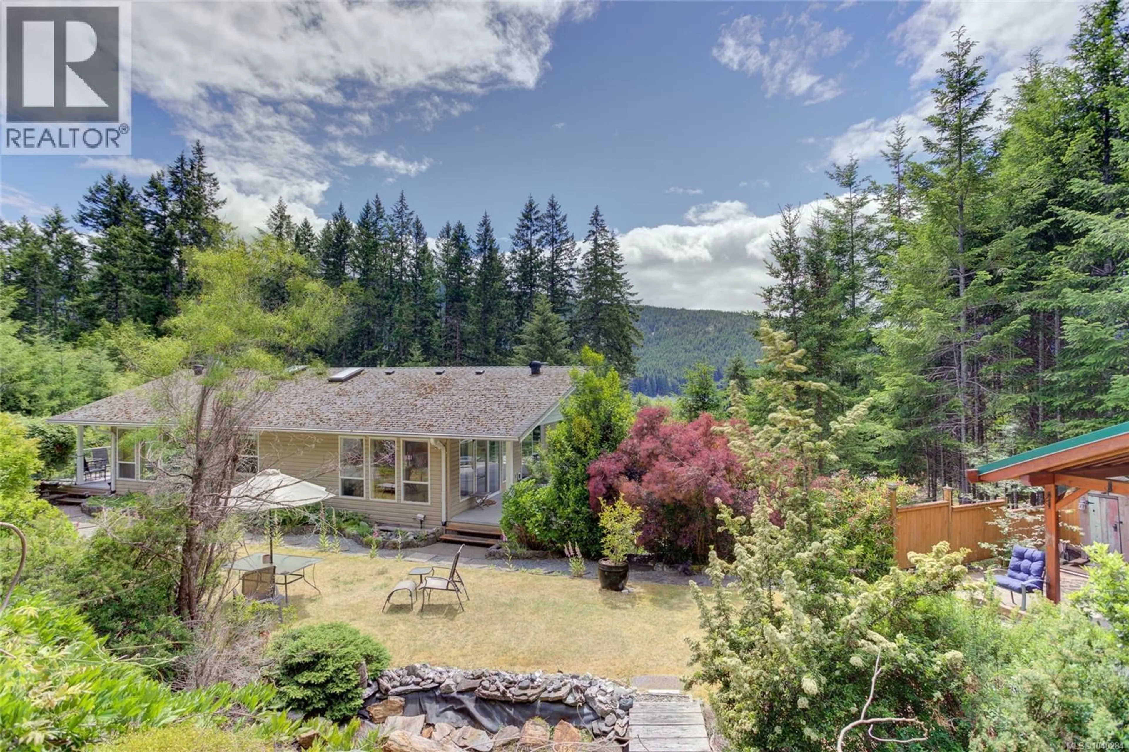 A pic from outside/outdoor area/front of a property/back of a property/a pic from drone, mountain view for 9857 YOUBOU ROAD, Youbou British Columbia V0R3E1