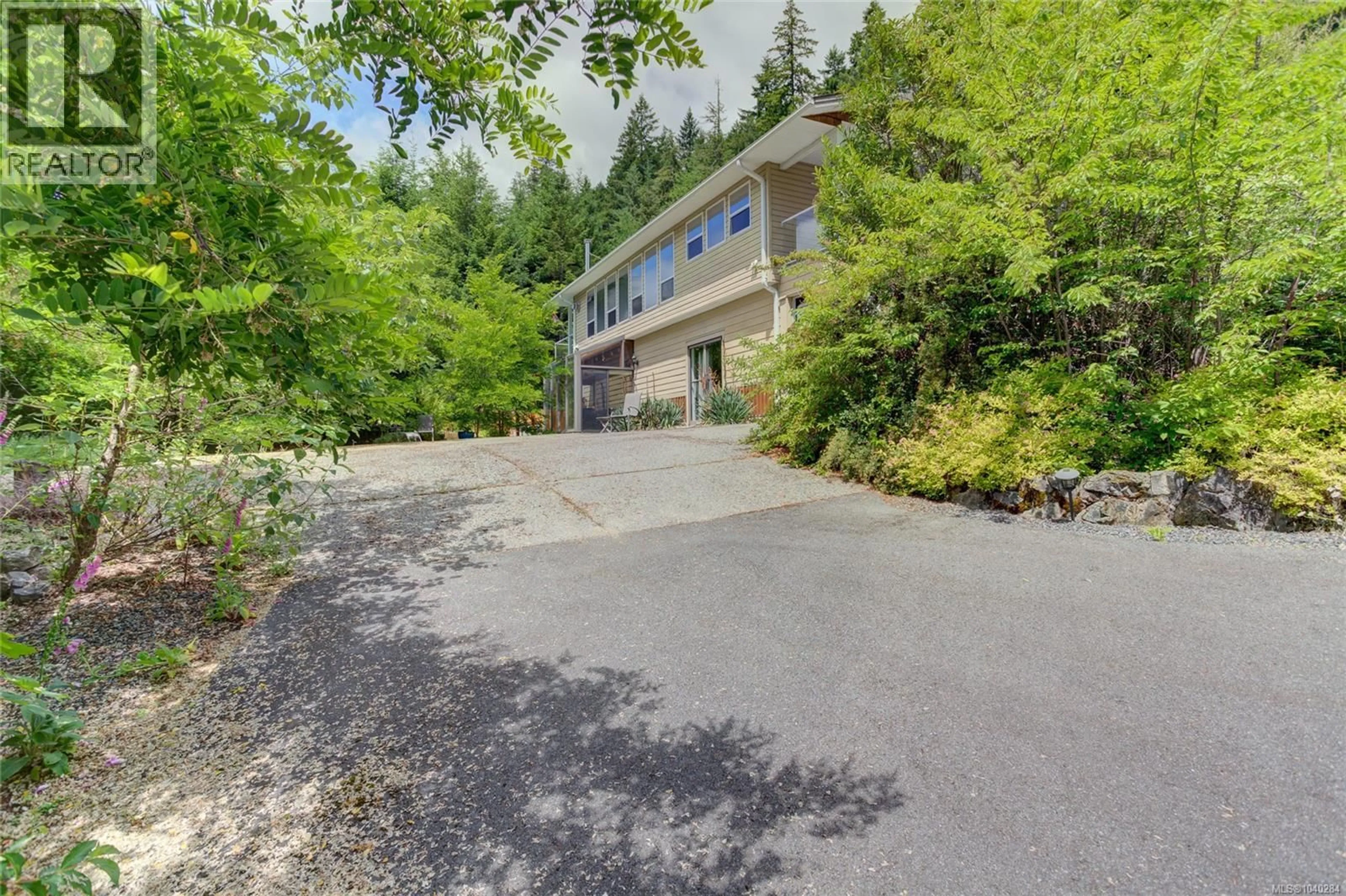 A pic from outside/outdoor area/front of a property/back of a property/a pic from drone, unknown for 9857 YOUBOU ROAD, Youbou British Columbia V0R3E1