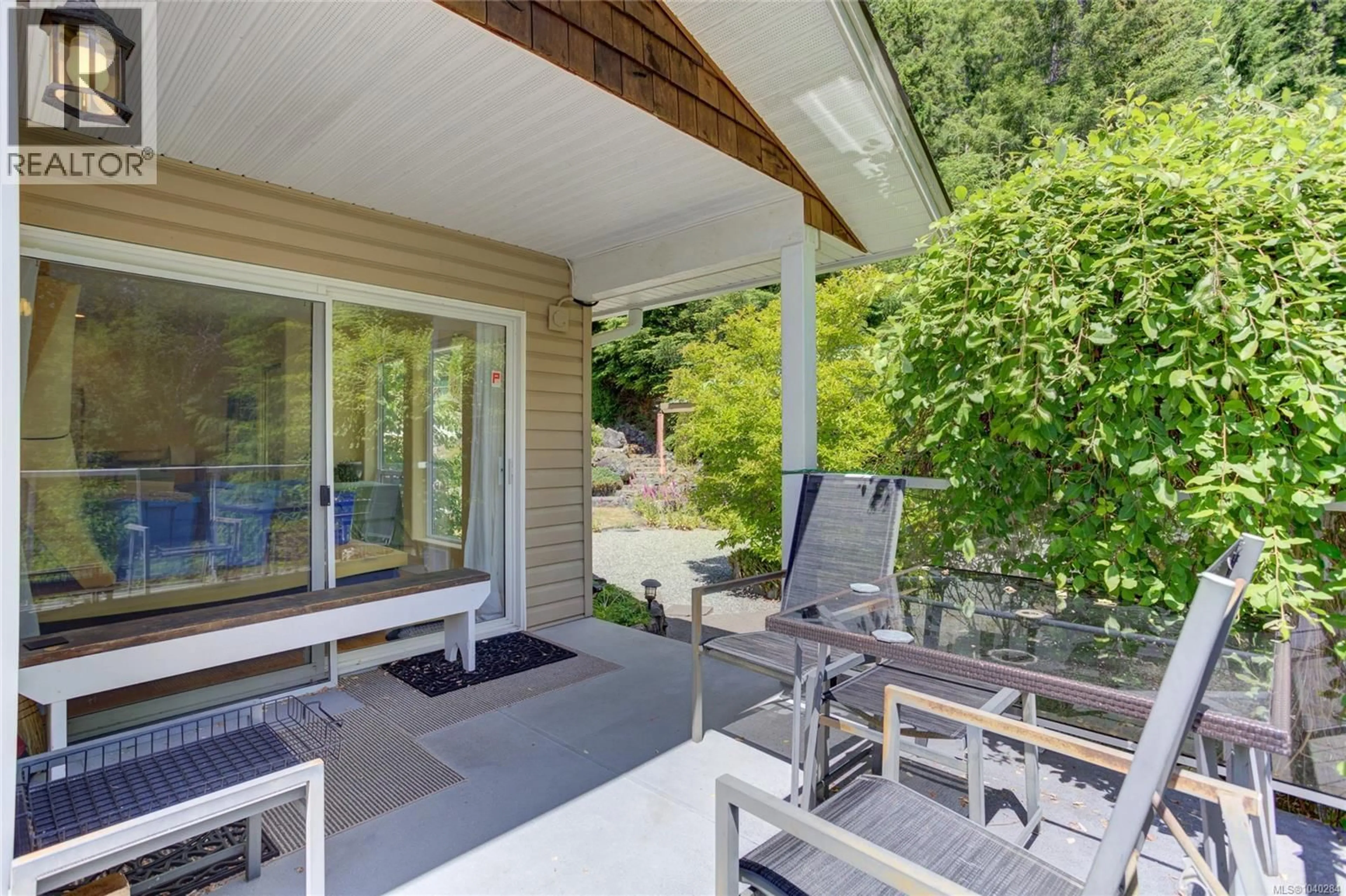 Patio, unknown for 9857 YOUBOU ROAD, Youbou British Columbia V0R3E1