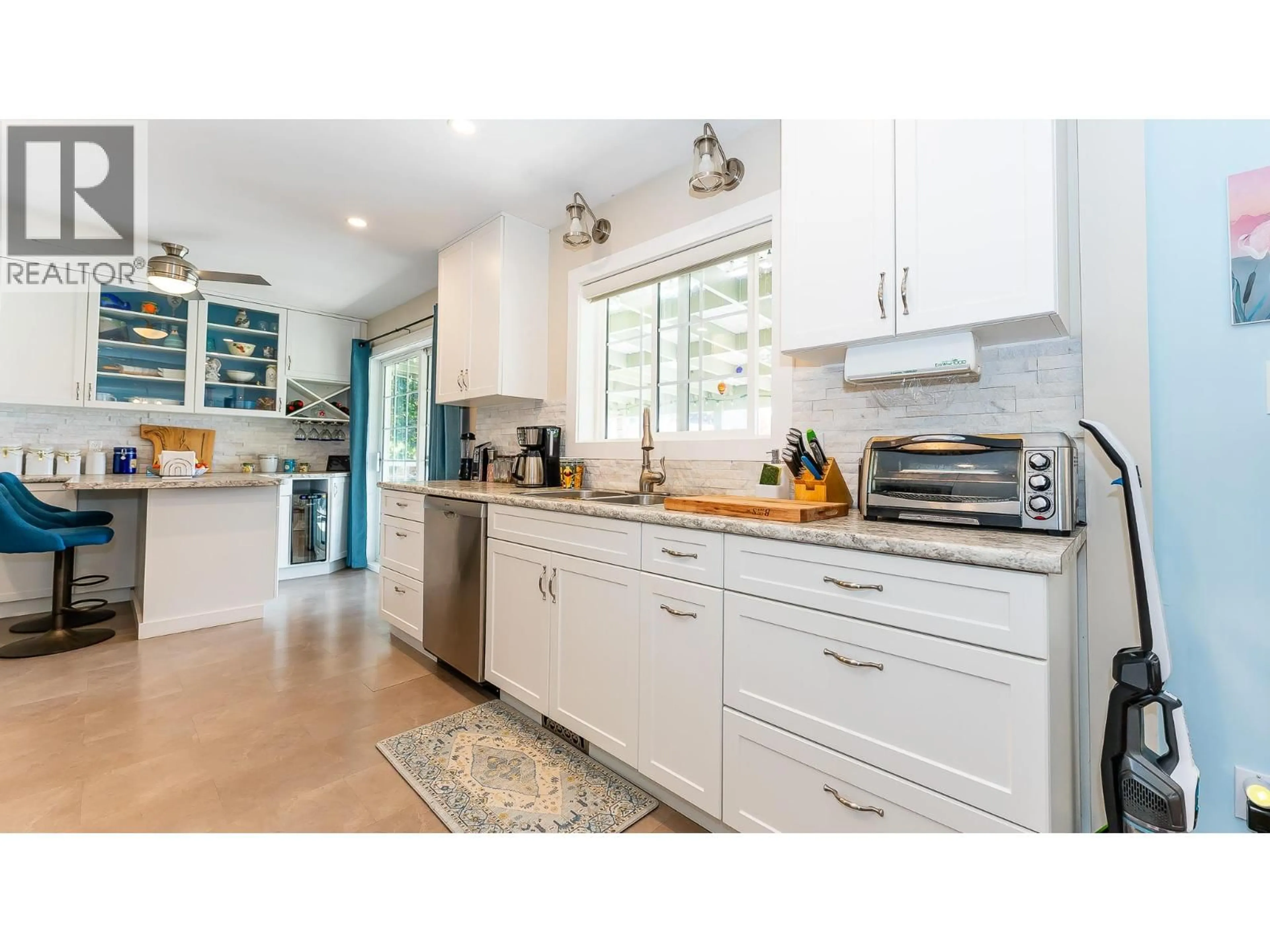 Open concept kitchen, ceramic/tile floor for 1291 49 AVENUE NORTHEAST, Salmon Arm British Columbia V1E3P1
