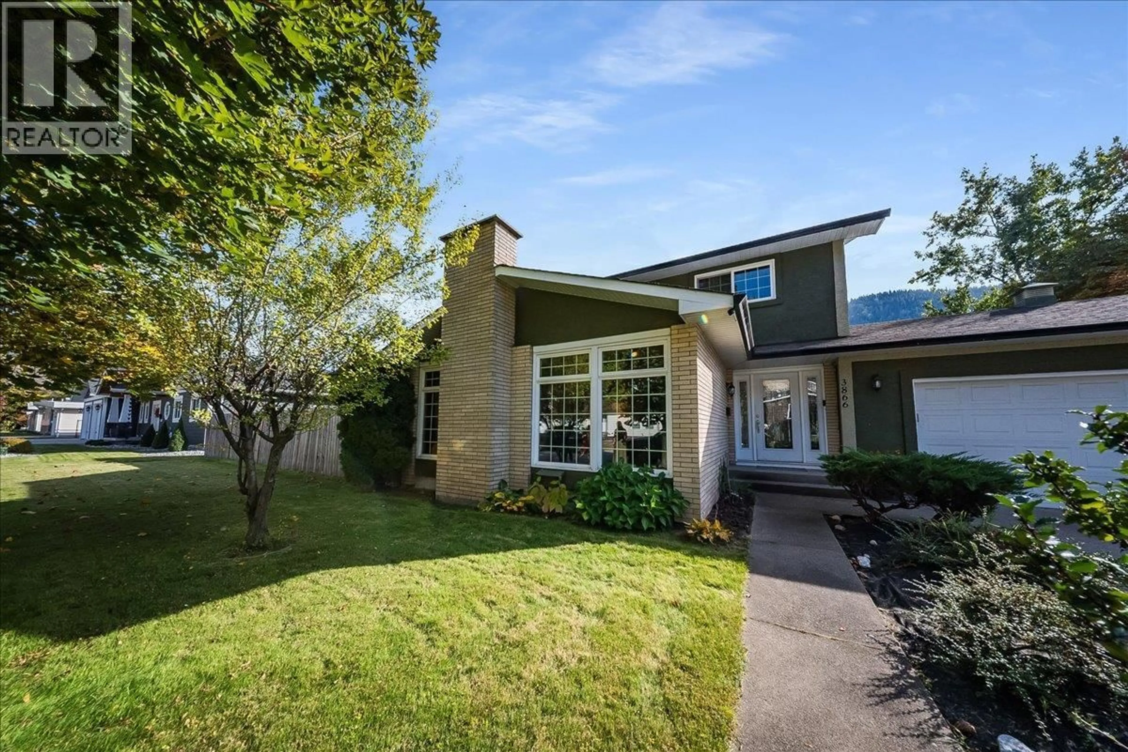 A pic from outside/outdoor area/front of a property/back of a property/a pic from drone, street for 3866 CARNATION DRIVE, Trail British Columbia V1R4W9