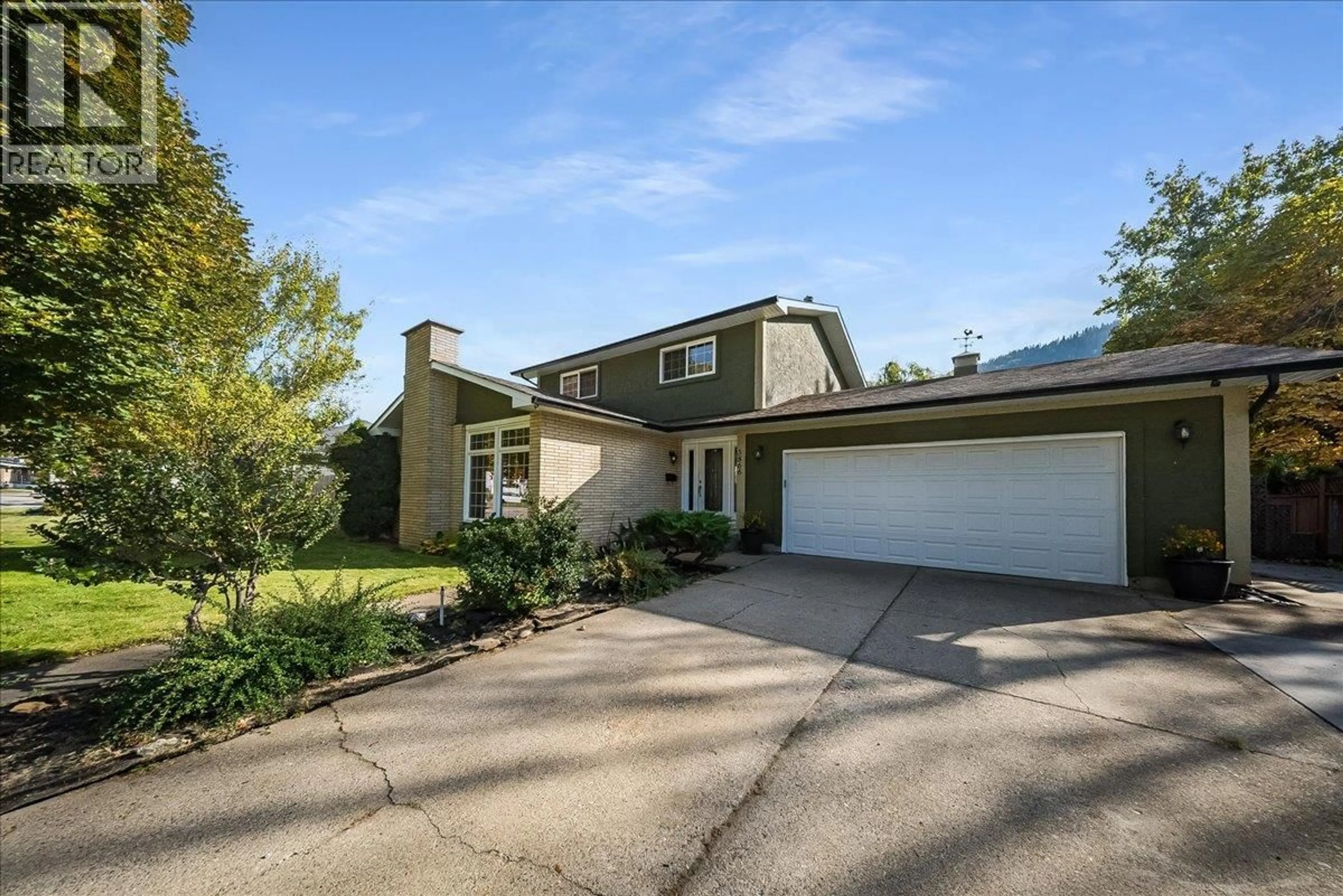 A pic from outside/outdoor area/front of a property/back of a property/a pic from drone, street for 3866 CARNATION DRIVE, Trail British Columbia V1R4W9