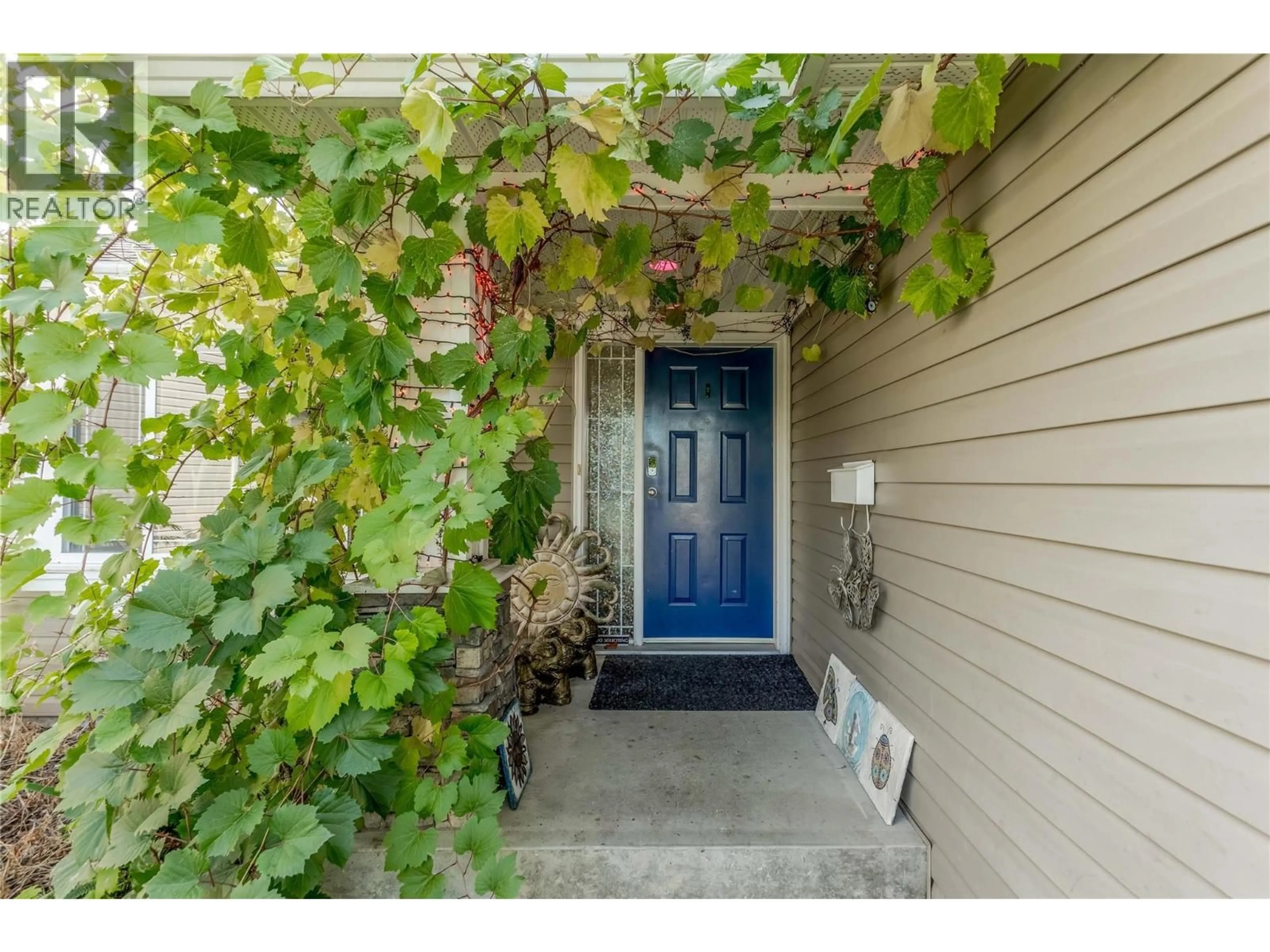 Indoor entryway for 705 STOLTZ COURT, Kelowna British Columbia V1X7X7
