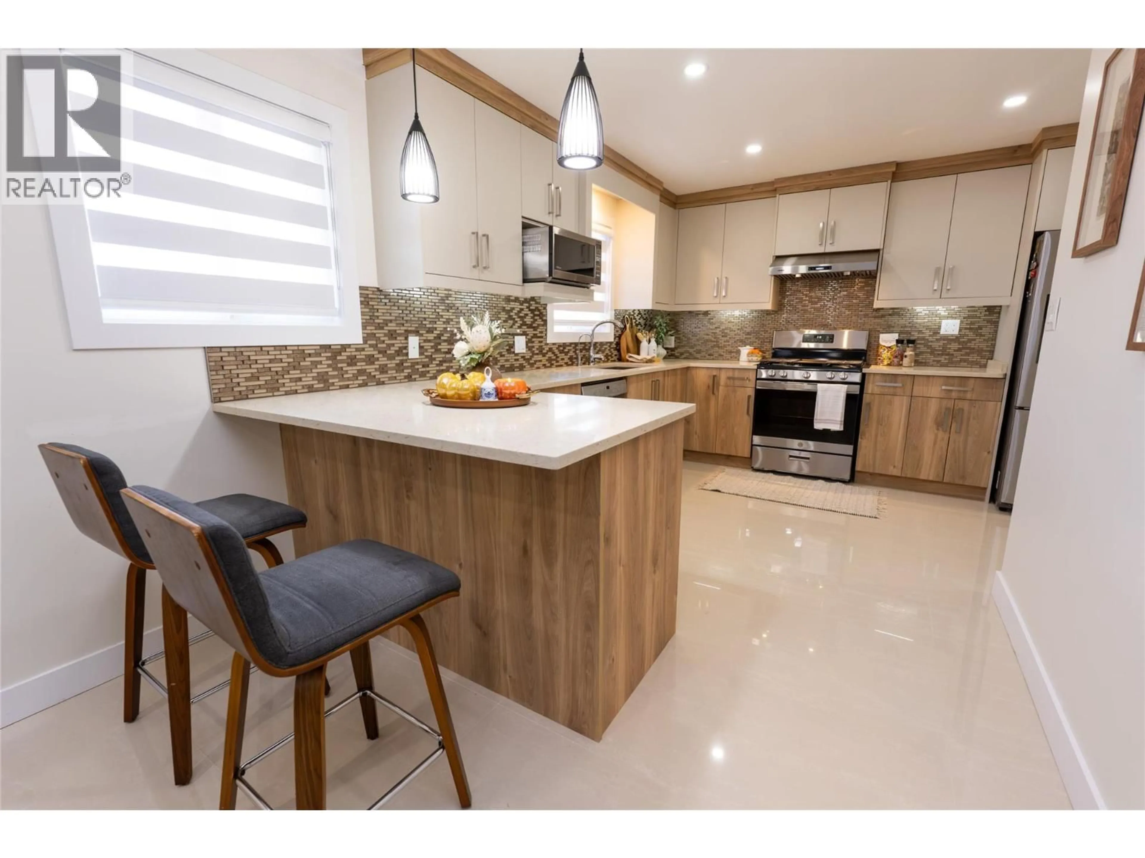 Open concept kitchen, unknown for 10115 74TH AVENUE, Osoyoos British Columbia V0H1V5