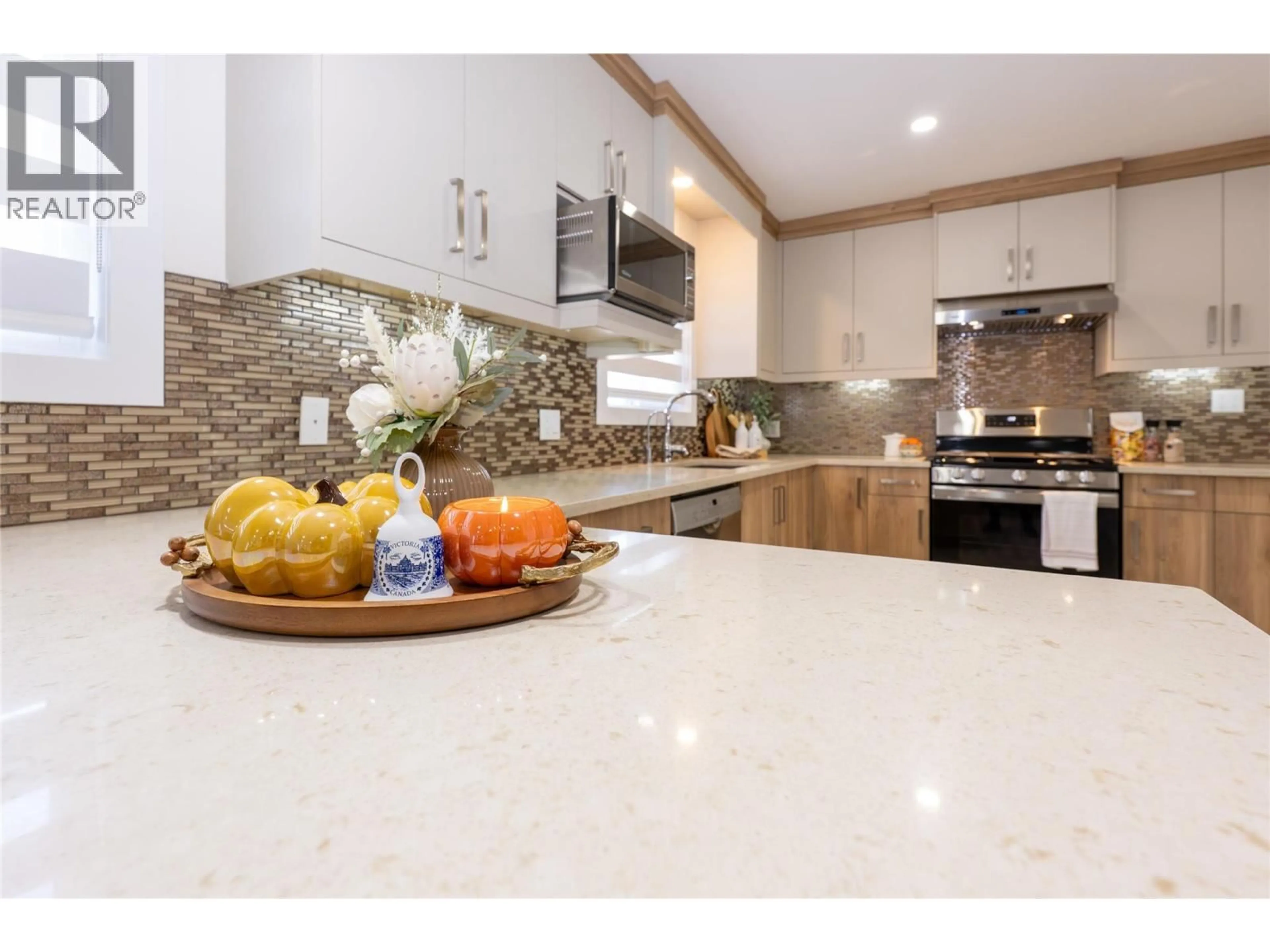 Open concept kitchen, ceramic/tile floor for 10115 74TH AVENUE, Osoyoos British Columbia V0H1V5