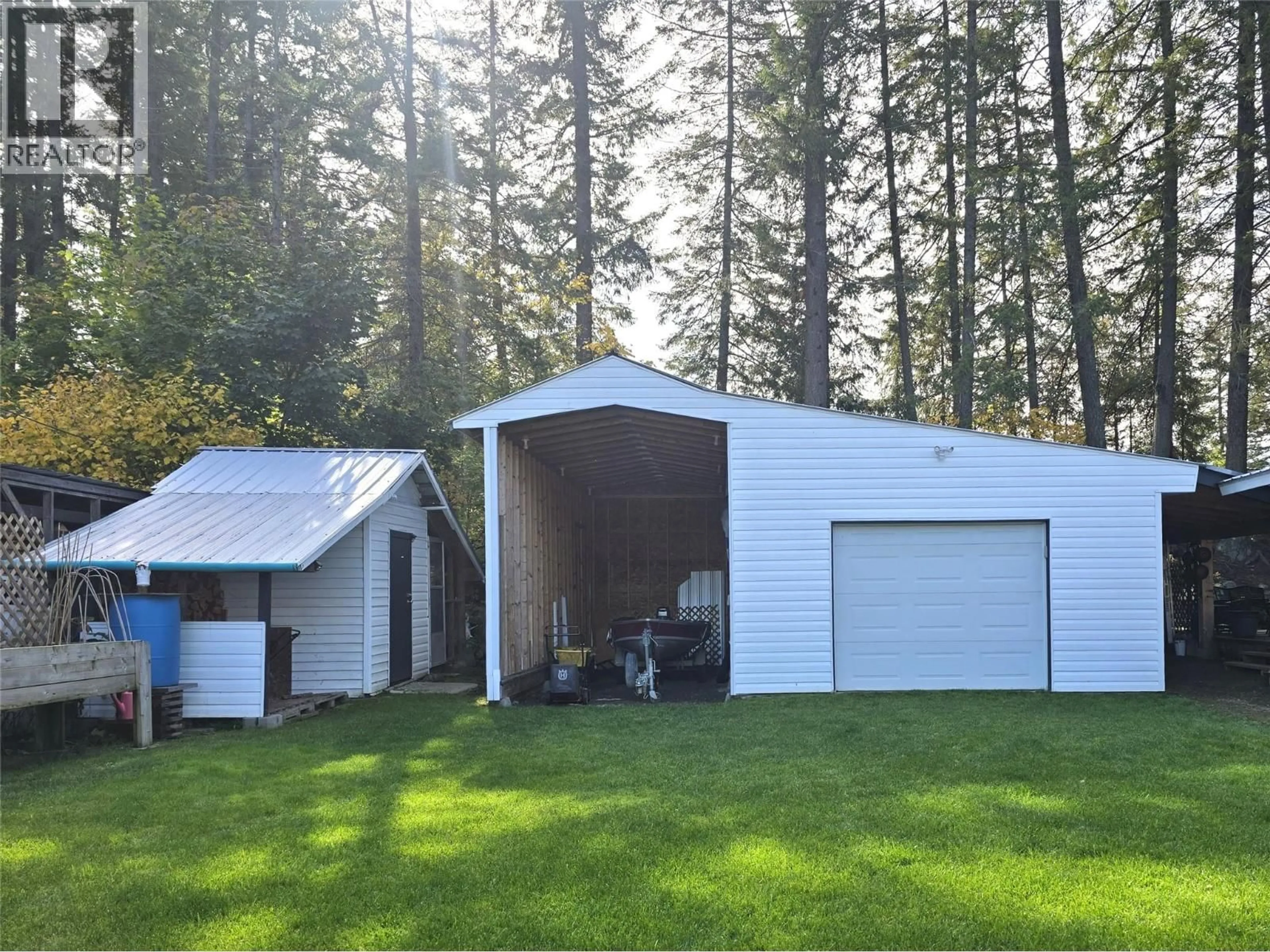 Indoor garage for 14 - 361 RIDGE DRIVE, Clearwater British Columbia V0E1N2