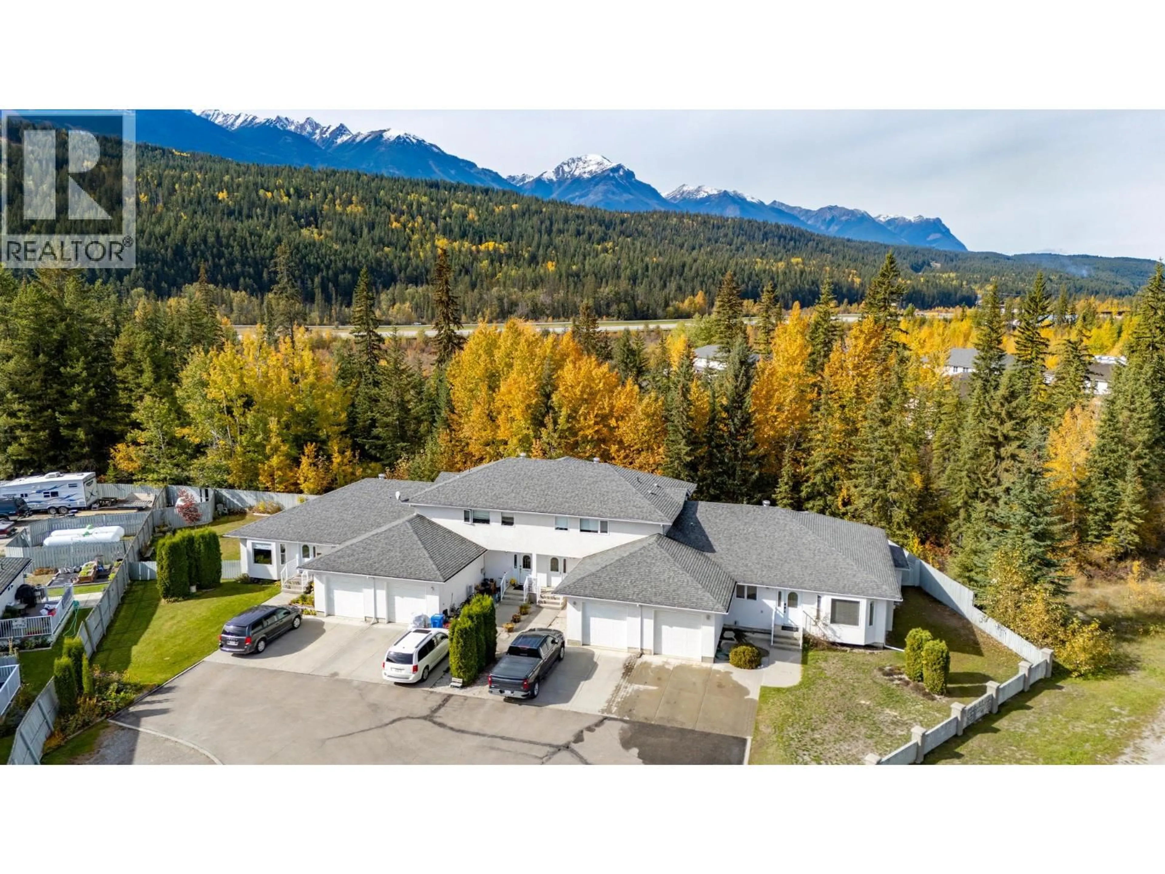 A pic from outside/outdoor area/front of a property/back of a property/a pic from drone, mountain view for 1 - 339 5TH AVENUE, Golden British Columbia V0A1H0