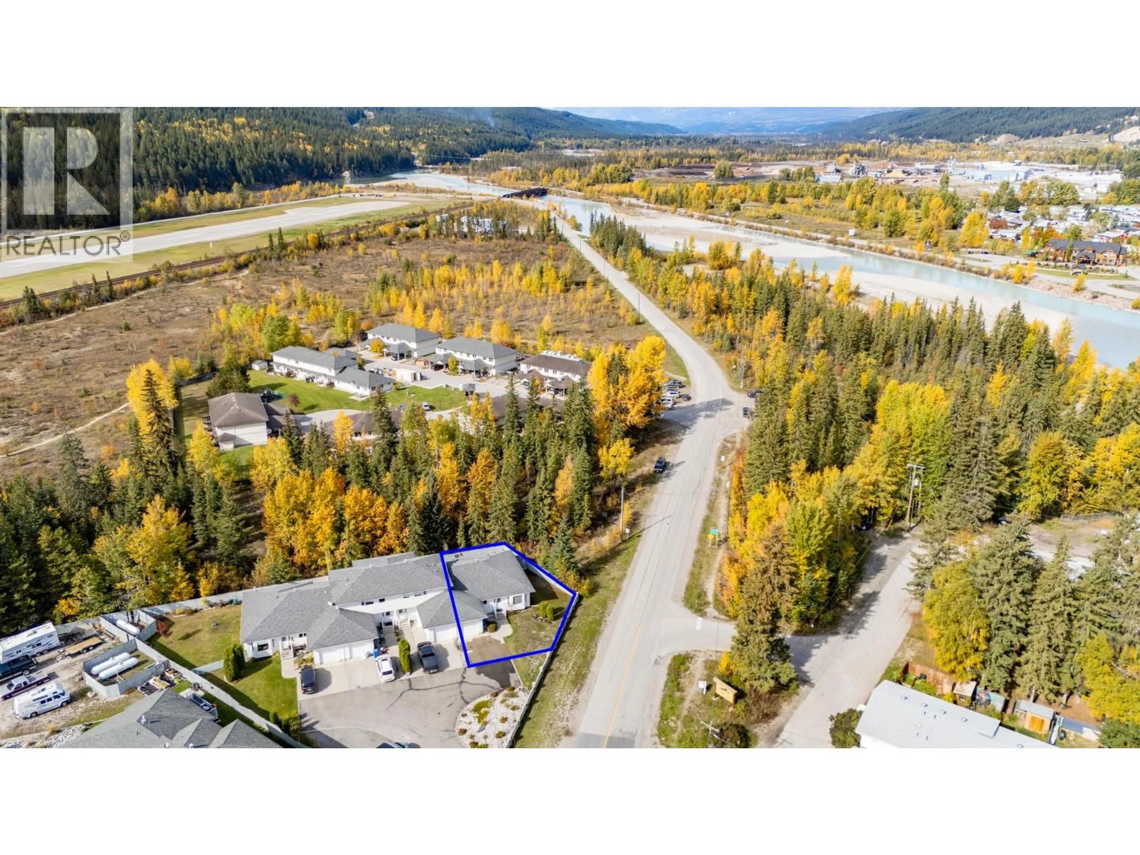 A pic from outside/outdoor area/front of a property/back of a property/a pic from drone, mountain view for 1 - 339 5TH AVENUE, Golden British Columbia V0A1H0
