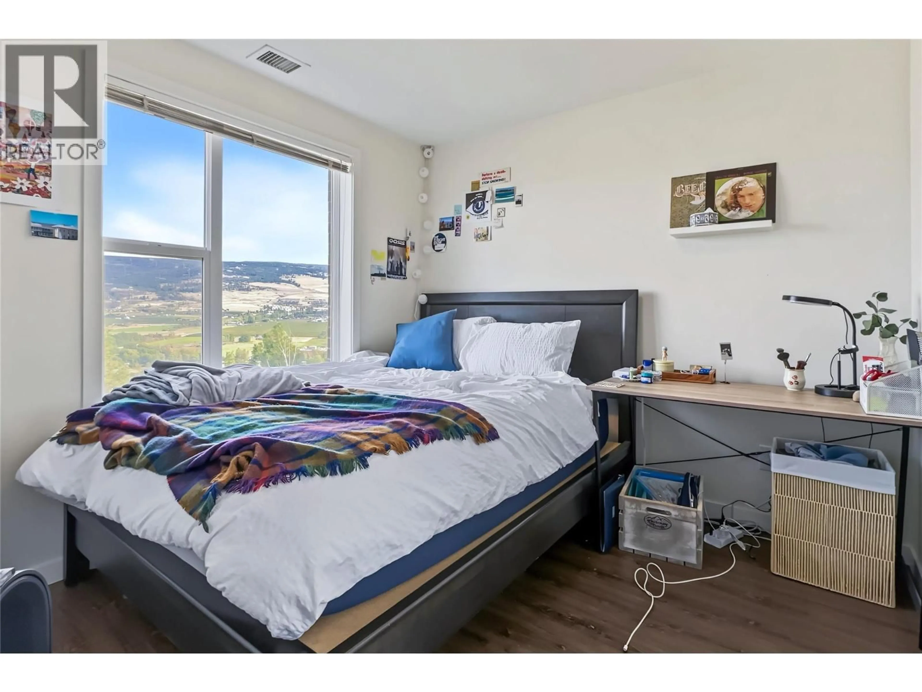 Bedroom with bed, wood/laminate floor for 309 - 935 ACADEMY WAY, Kelowna British Columbia V1V3C9