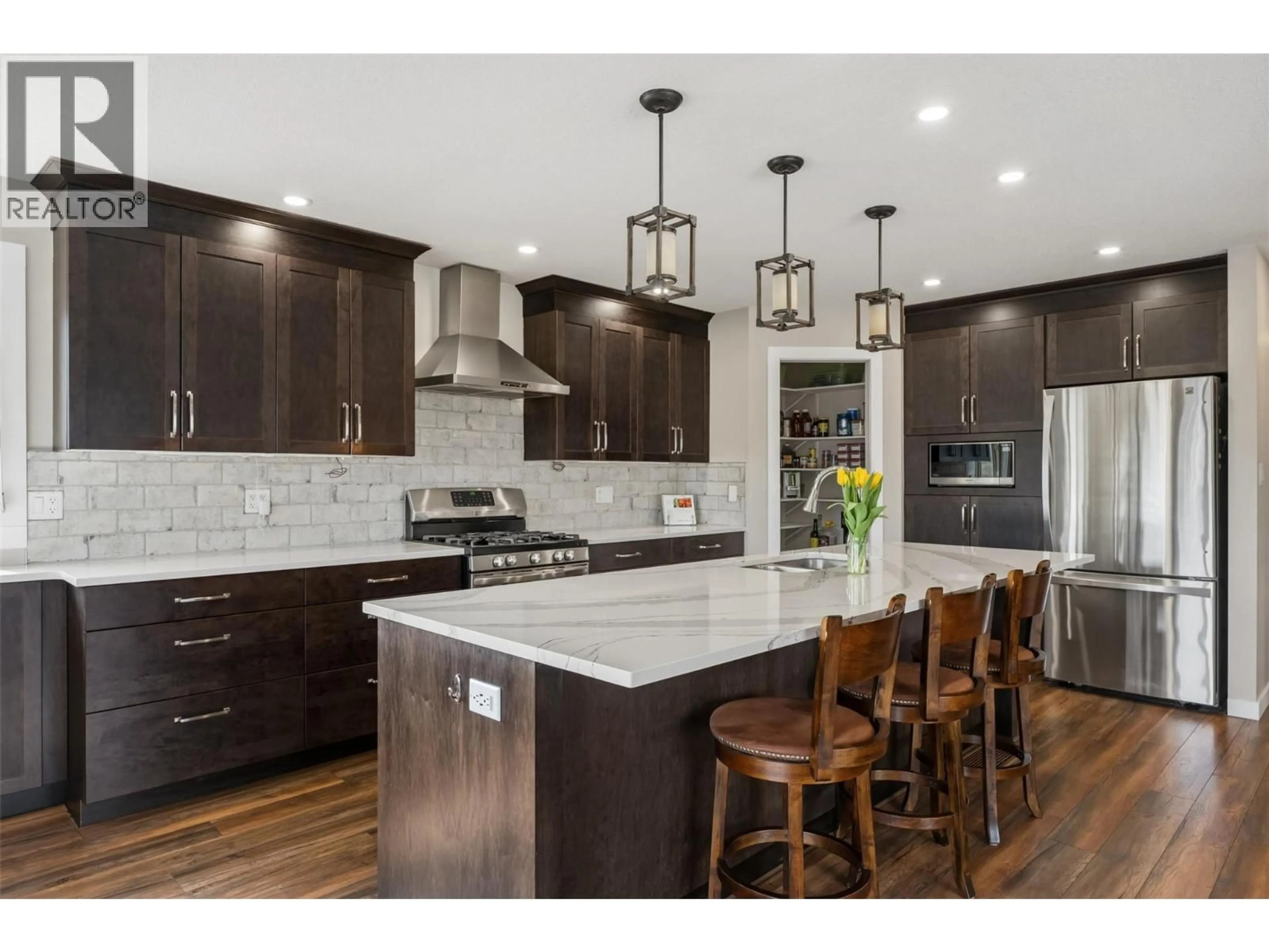 Contemporary kitchen, unknown for 787 KETTLE AVENUE, Oliver British Columbia V0H1T0