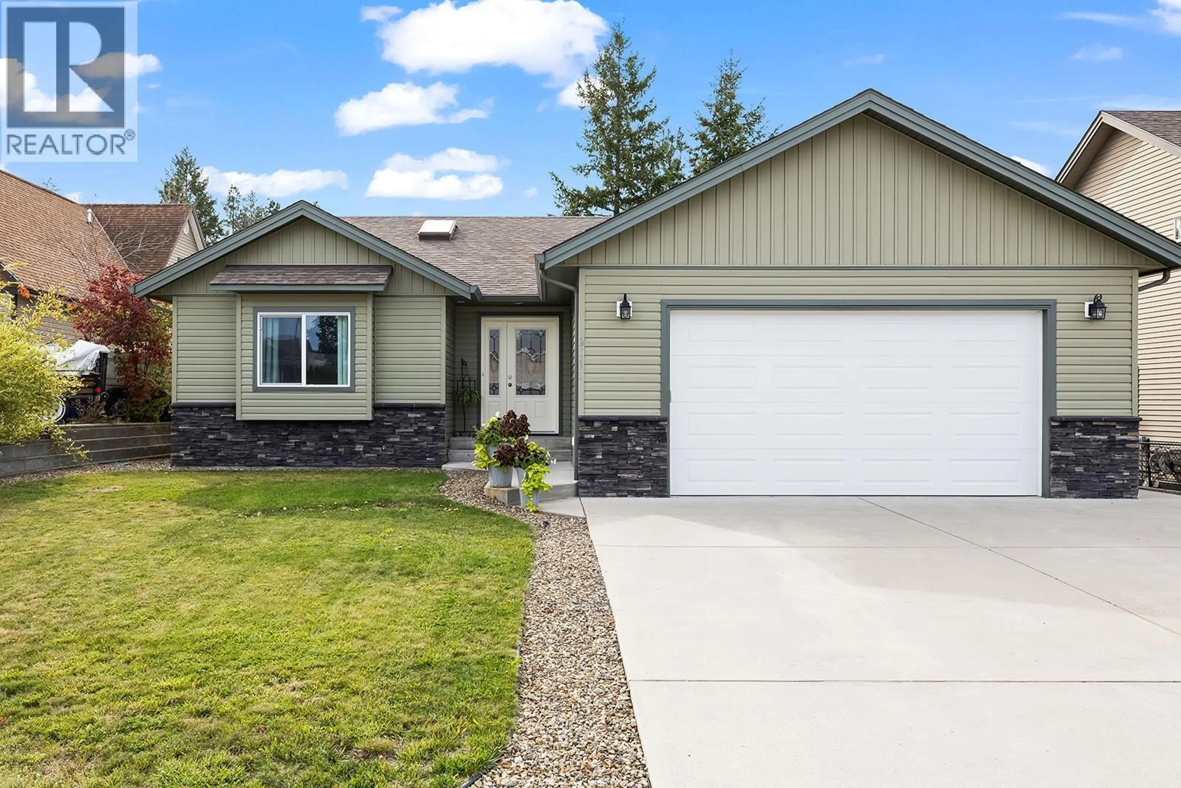 Home with vinyl exterior material, street for 2095 BERNAU COURT, Lake Country British Columbia V4V2M7