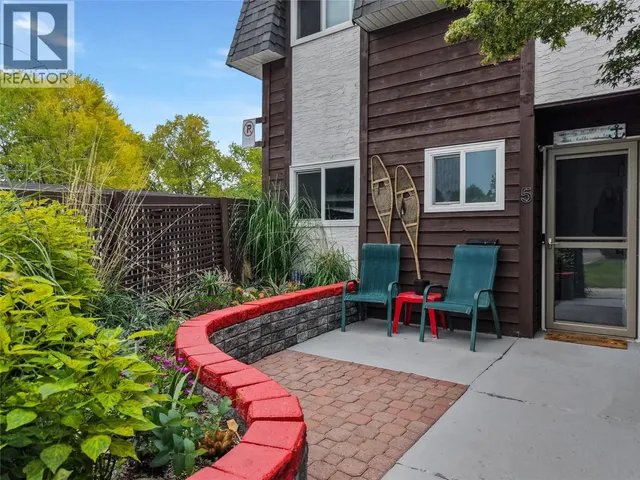 5 - 3135 WALNUT STREET, Kelowna 1
