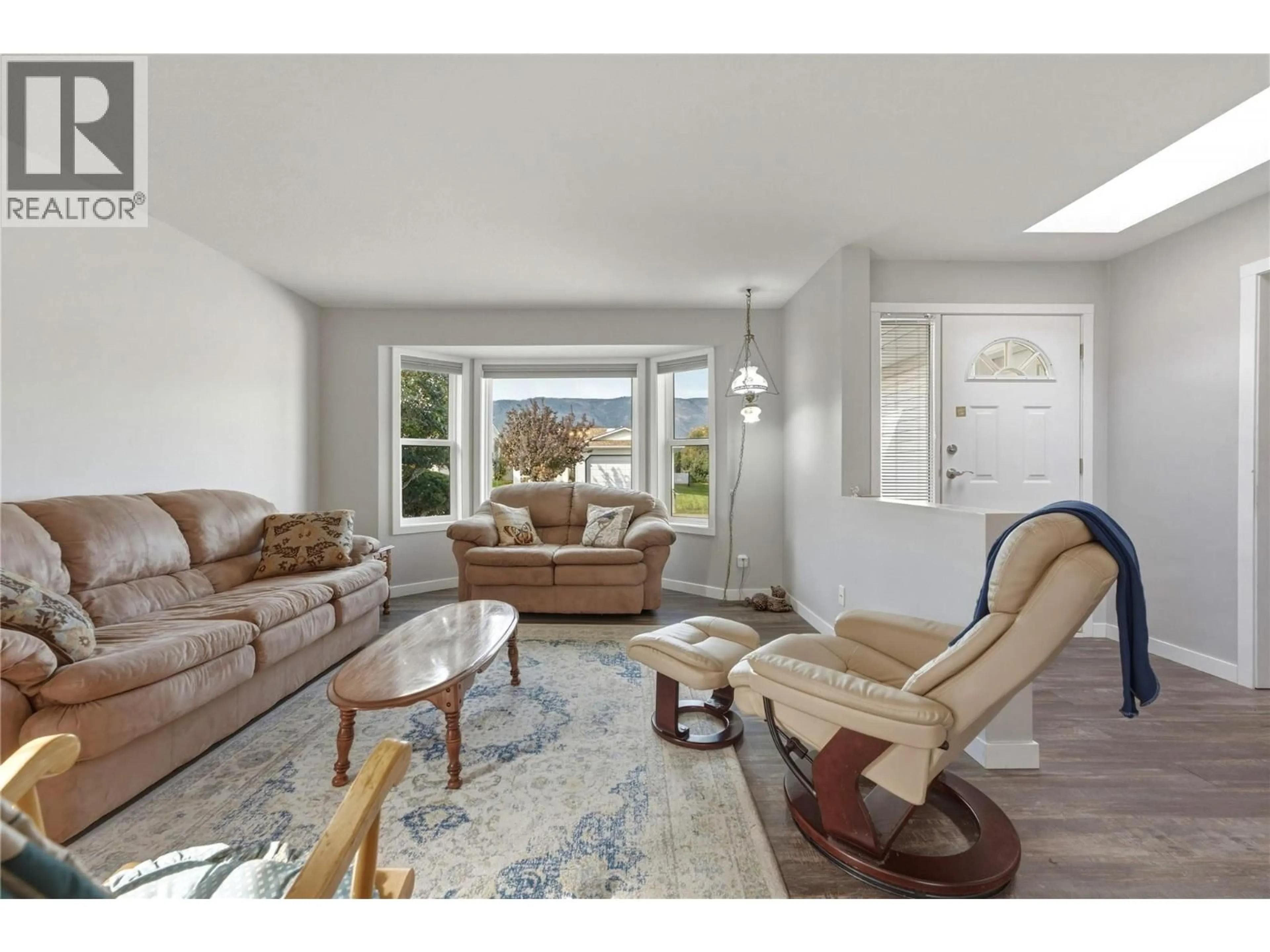 Living room with furniture, unknown for 317 3RD STREET, Vernon British Columbia V1H1Z1