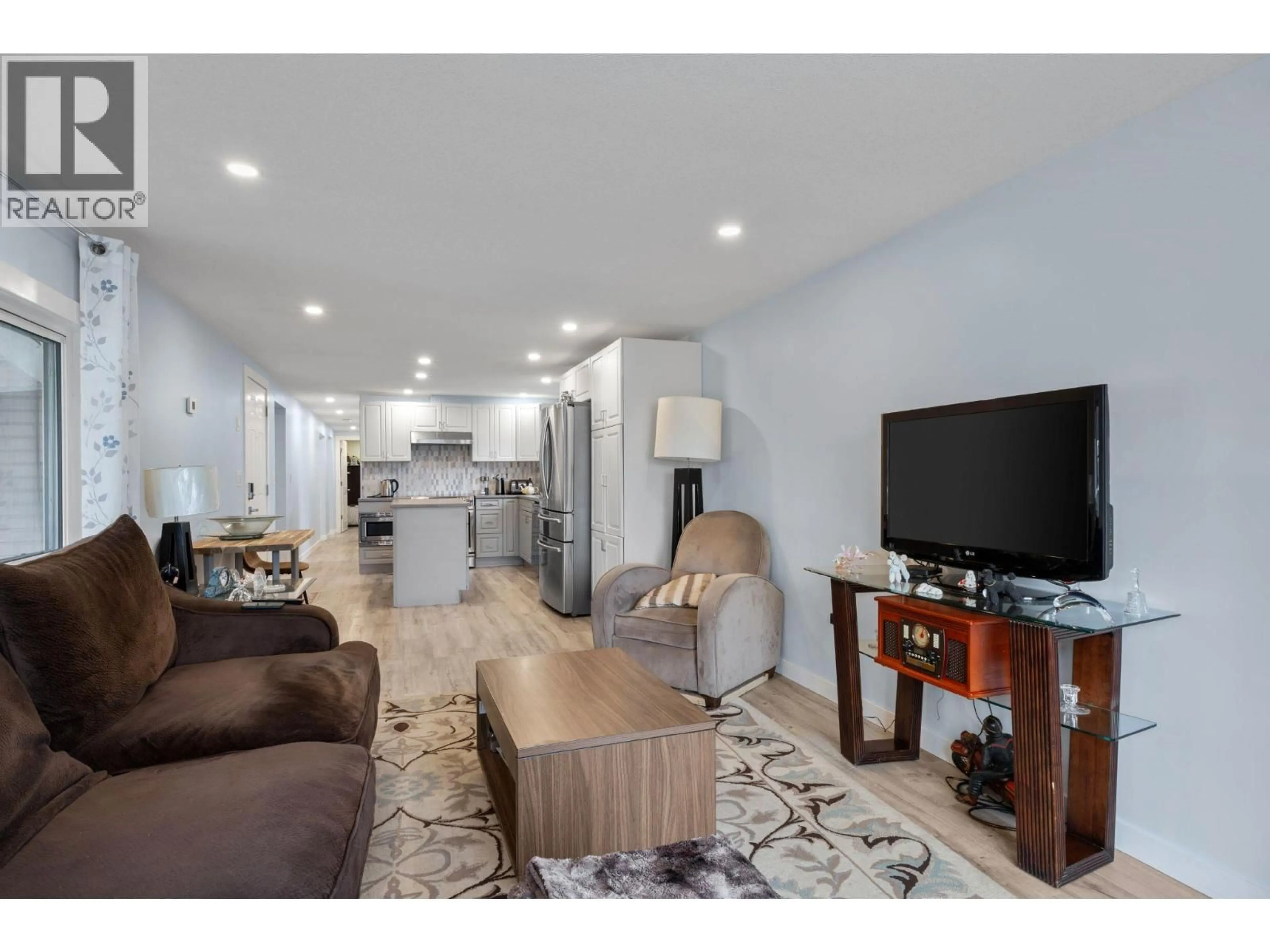 Living room with furniture, unknown for #5 - 4428 BARRIERE TOWN ROAD, Barriere British Columbia V0E1E0