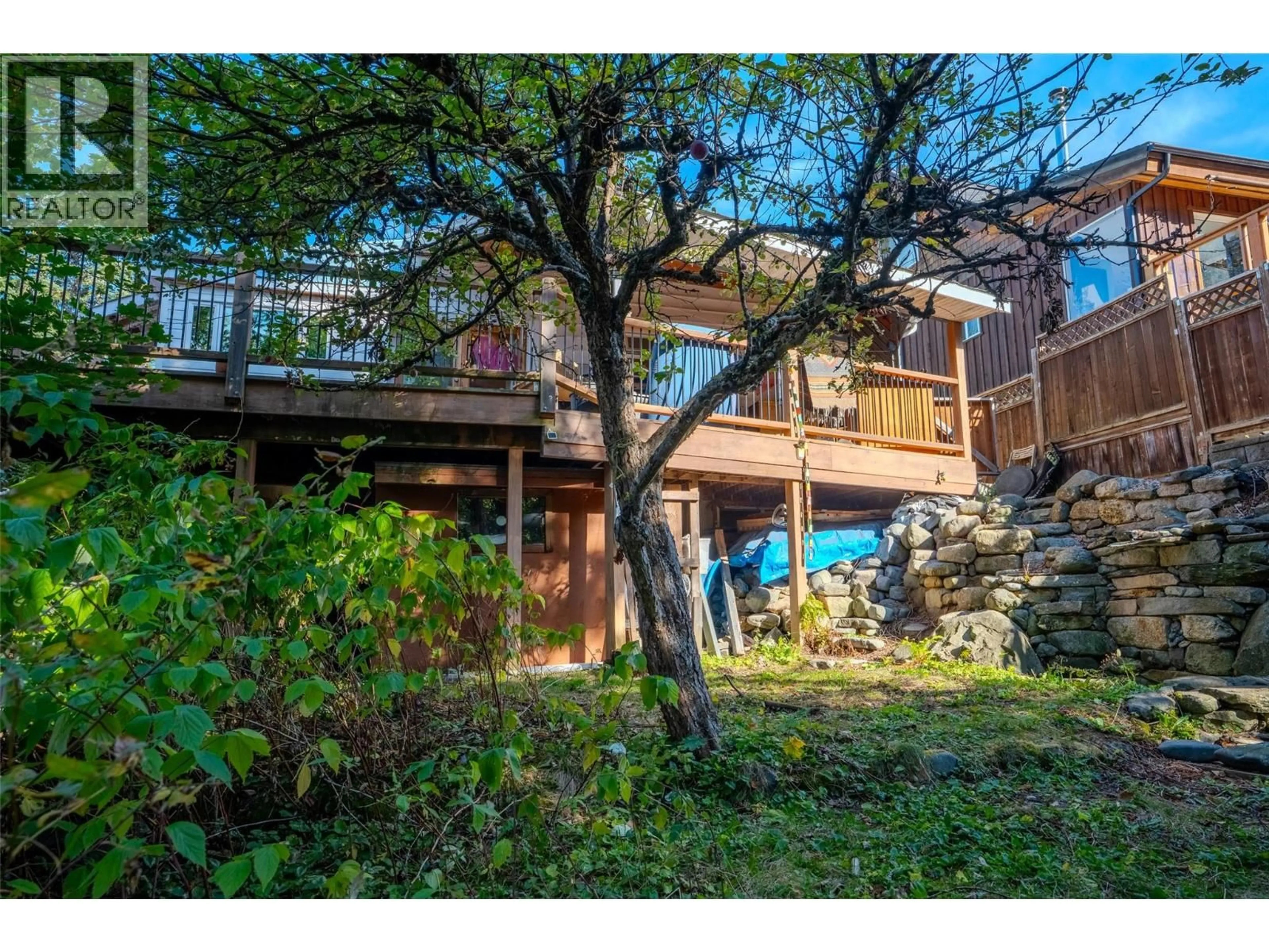 A pic from outside/outdoor area/front of a property/back of a property/a pic from drone, water/lake/river/ocean view for 1424 FALLS STREET, Nelson British Columbia V1L1J4