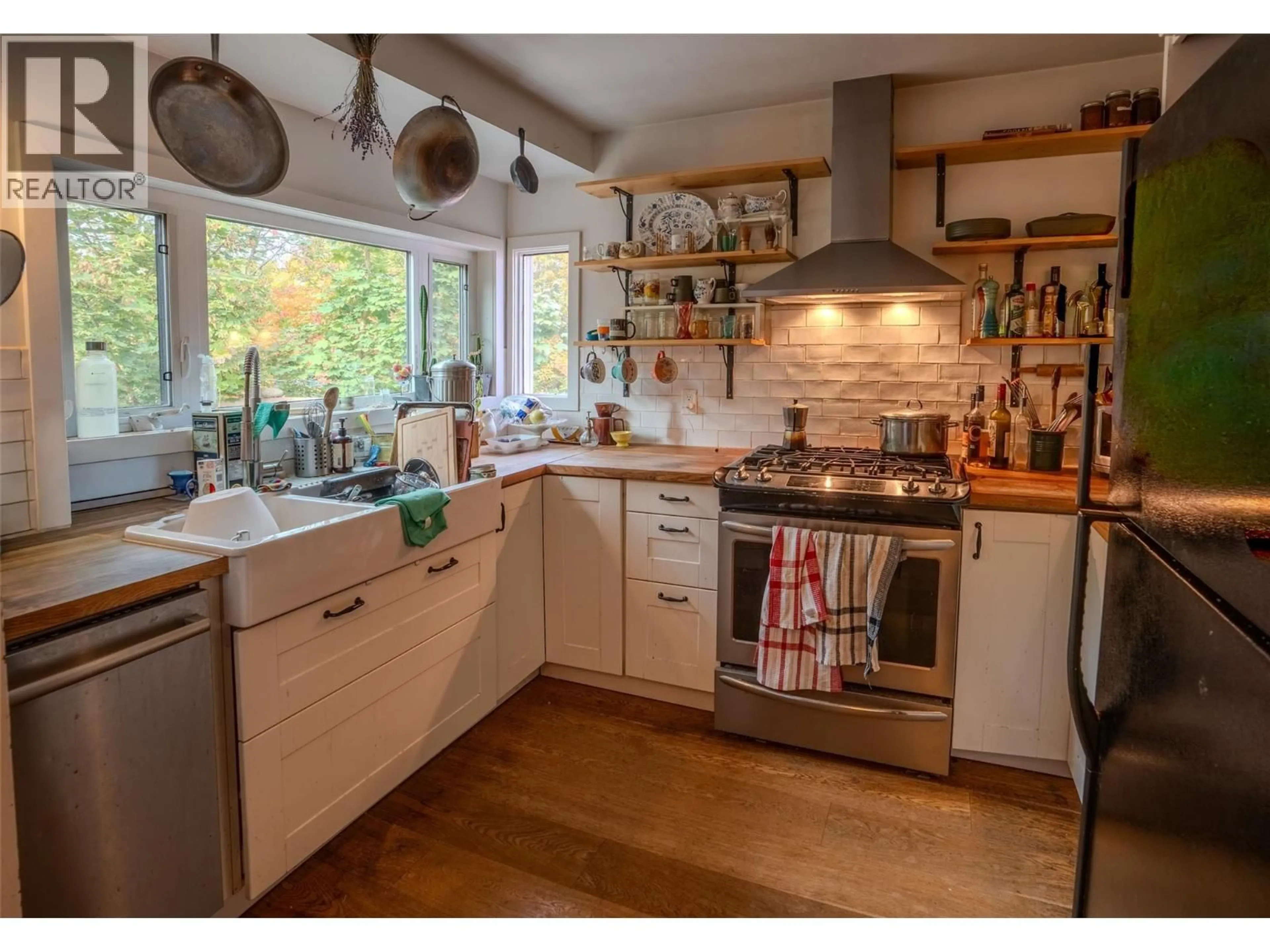 Standard kitchen, wood/laminate floor for 1424 FALLS STREET, Nelson British Columbia V1L1J4