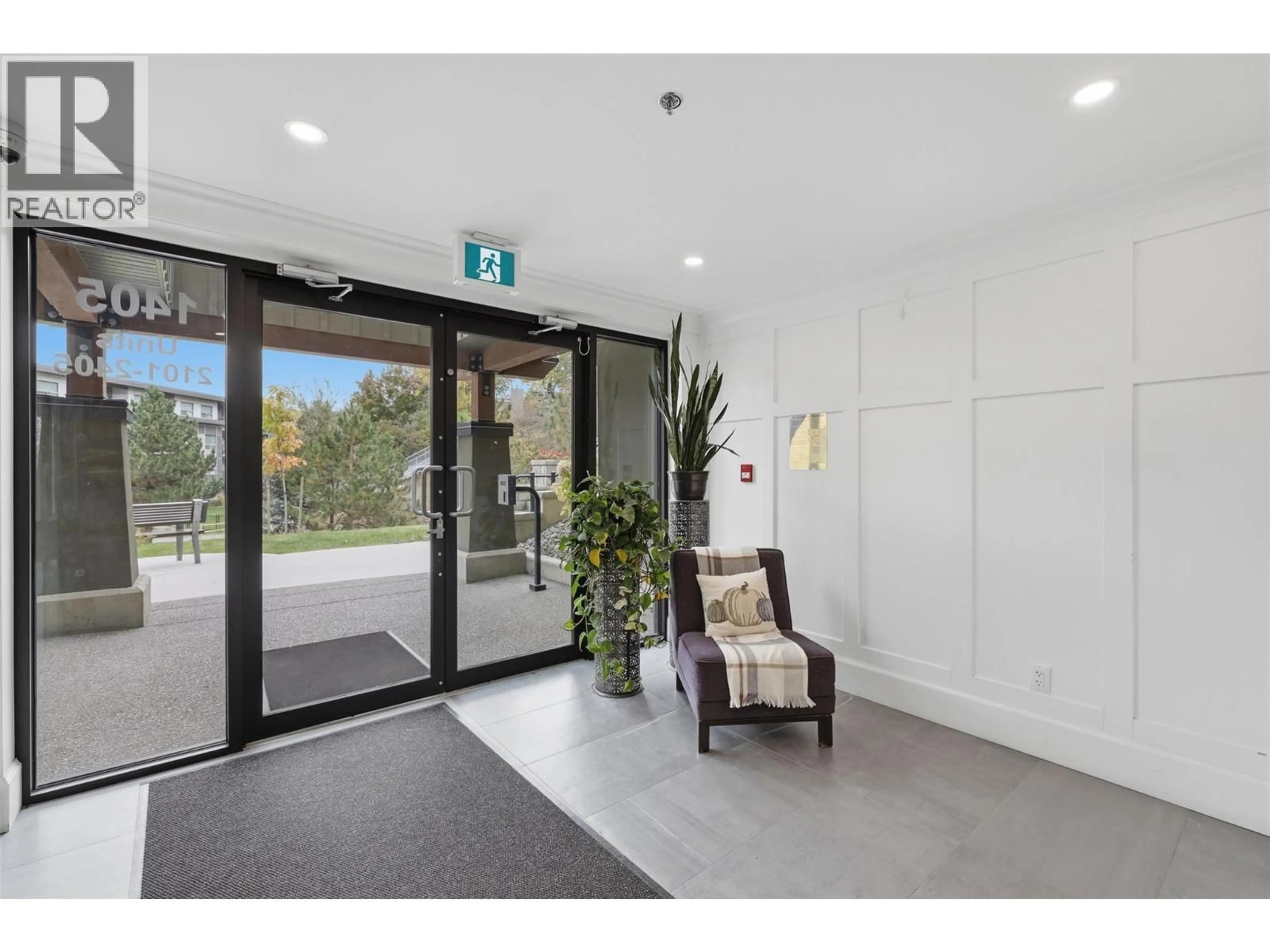 Indoor foyer for 2103 - 1405 SPRINGHILL DRIVE, Kamloops British Columbia V2C0B4