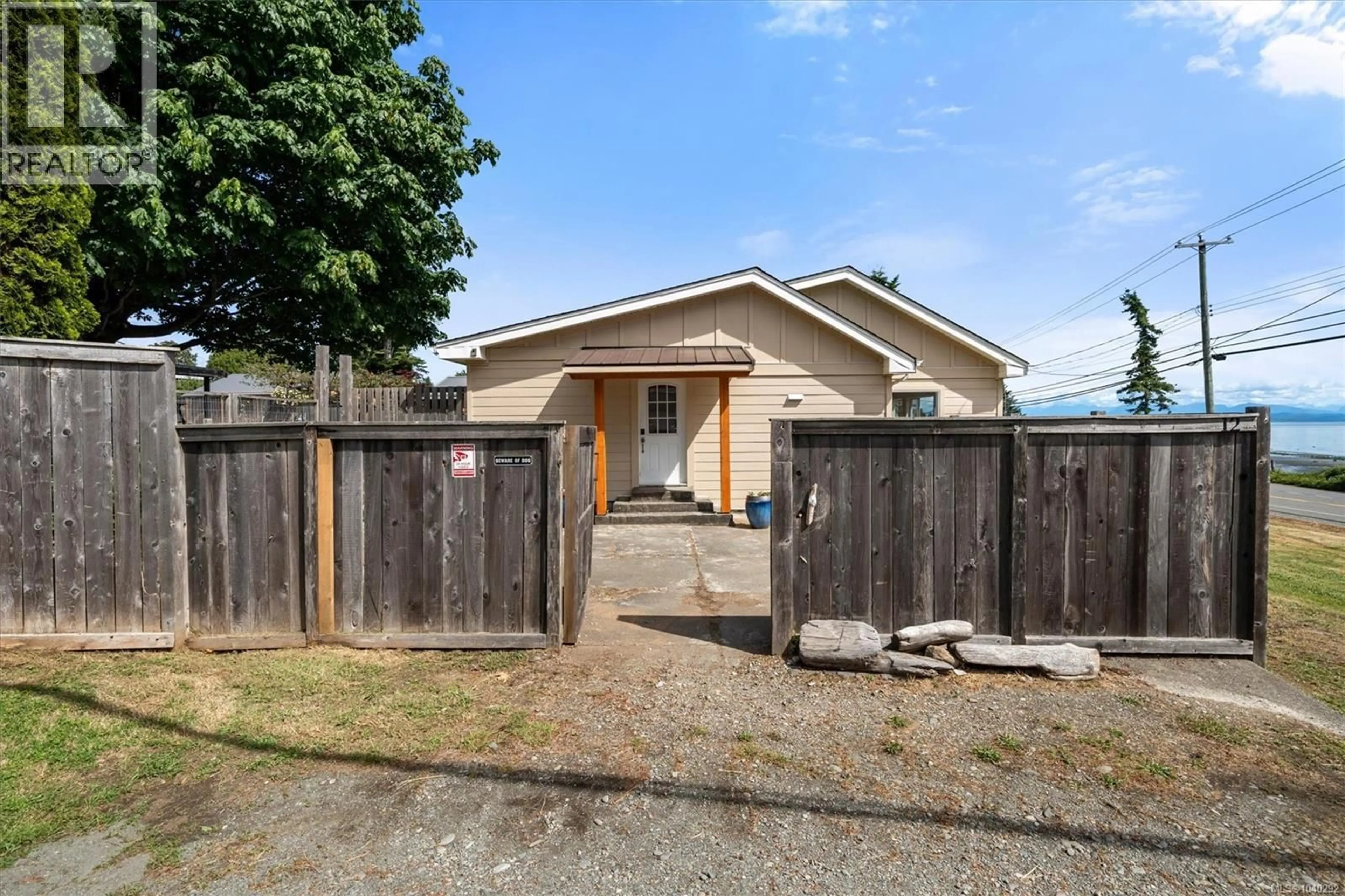 A pic from outside/outdoor area/front of a property/back of a property/a pic from drone, street for 12 LYNNWOOD ROAD, Campbell River British Columbia V9H1L9