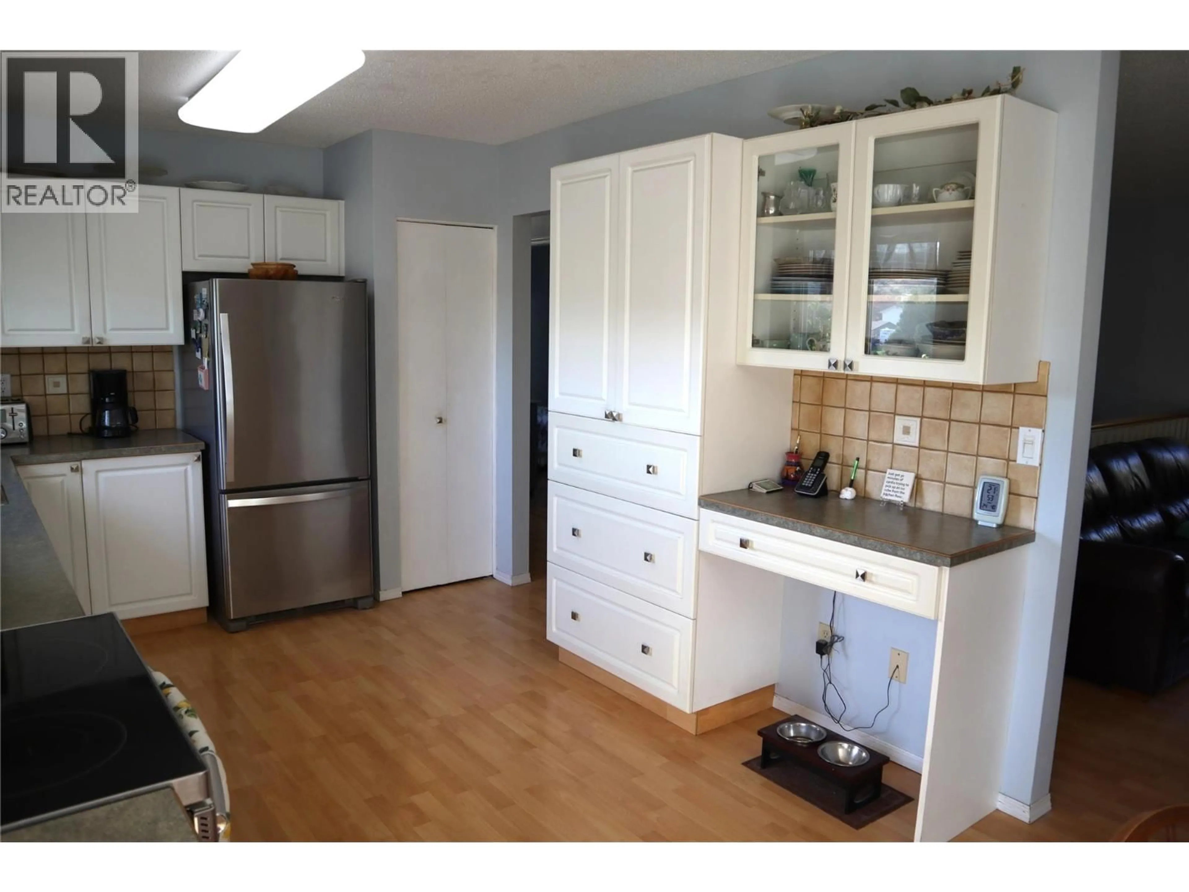 Standard kitchen, unknown for 1233 HOOK DRIVE, Kamloops British Columbia V2B7S8