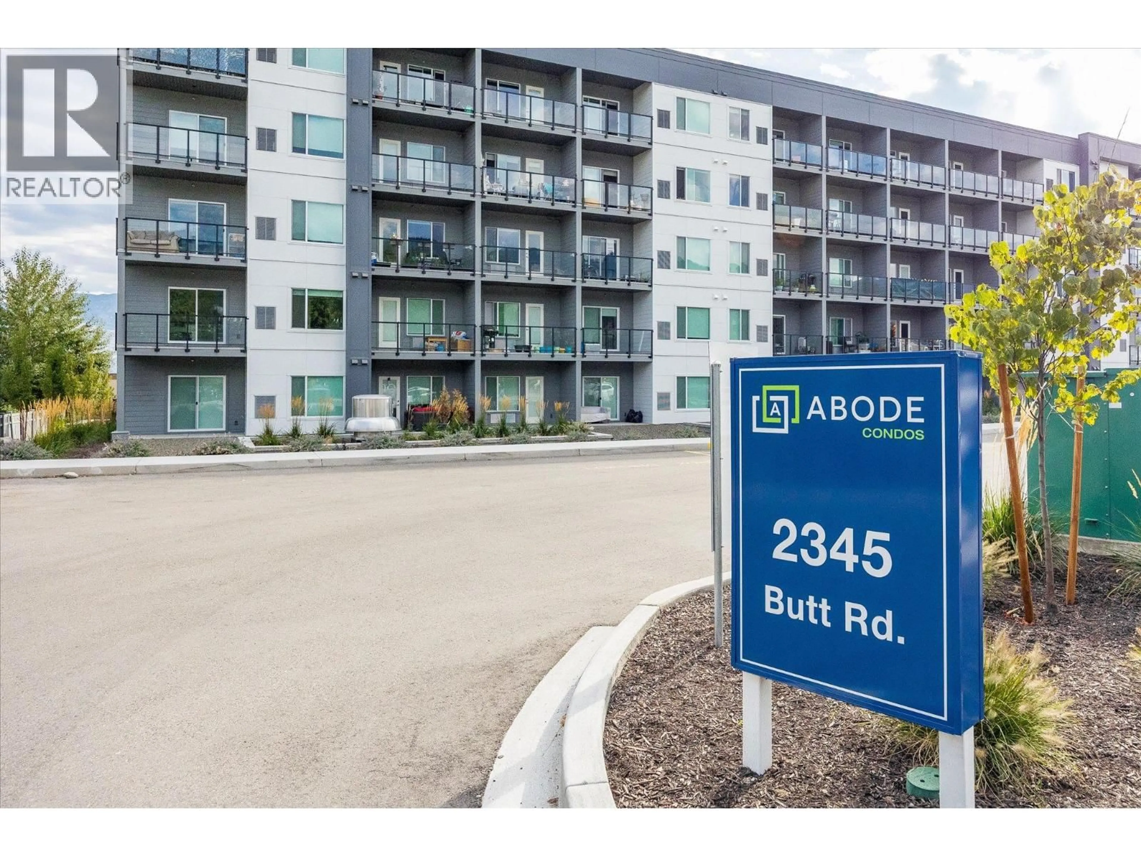 Indoor foyer for 414 - 2345 BUTT ROAD, Westbank British Columbia V4T0G2