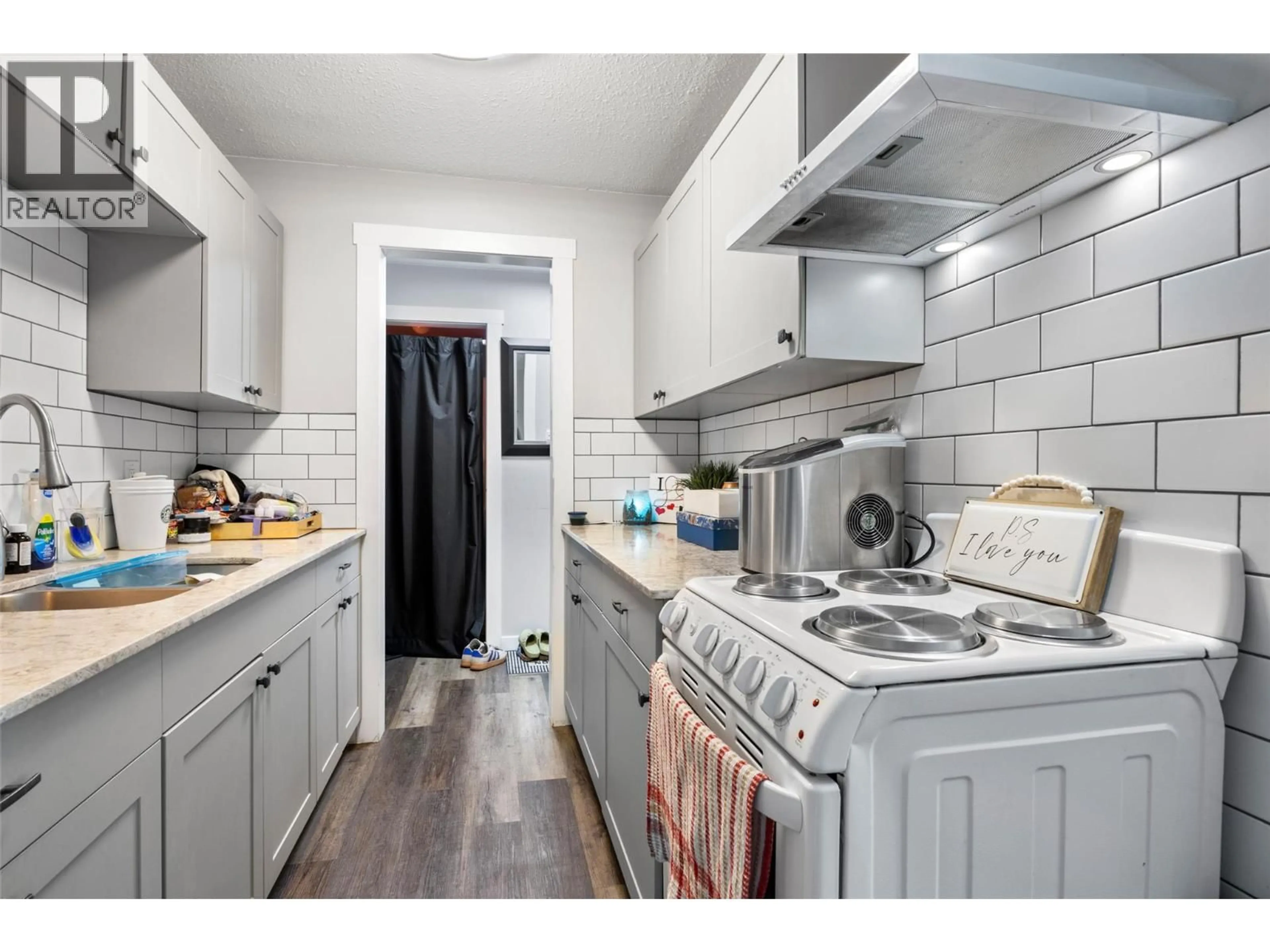 Standard kitchen, ceramic/tile floor for 106 - 1525 TRANQUILLE ROAD, Kamloops British Columbia V2B3L1