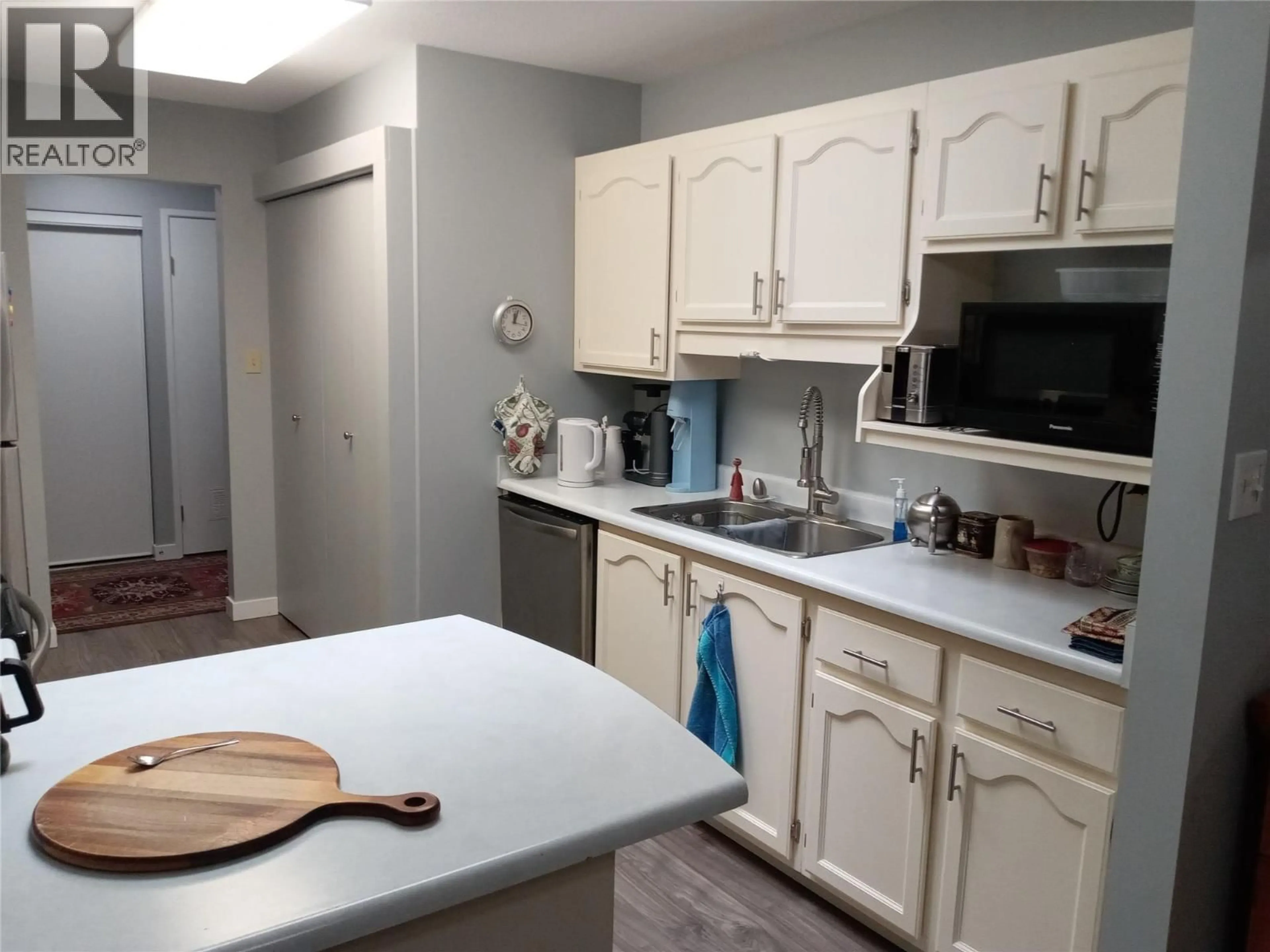 Standard kitchen, unknown for 401 - 272 GREEN AVENUE, Penticton British Columbia V2A3T2