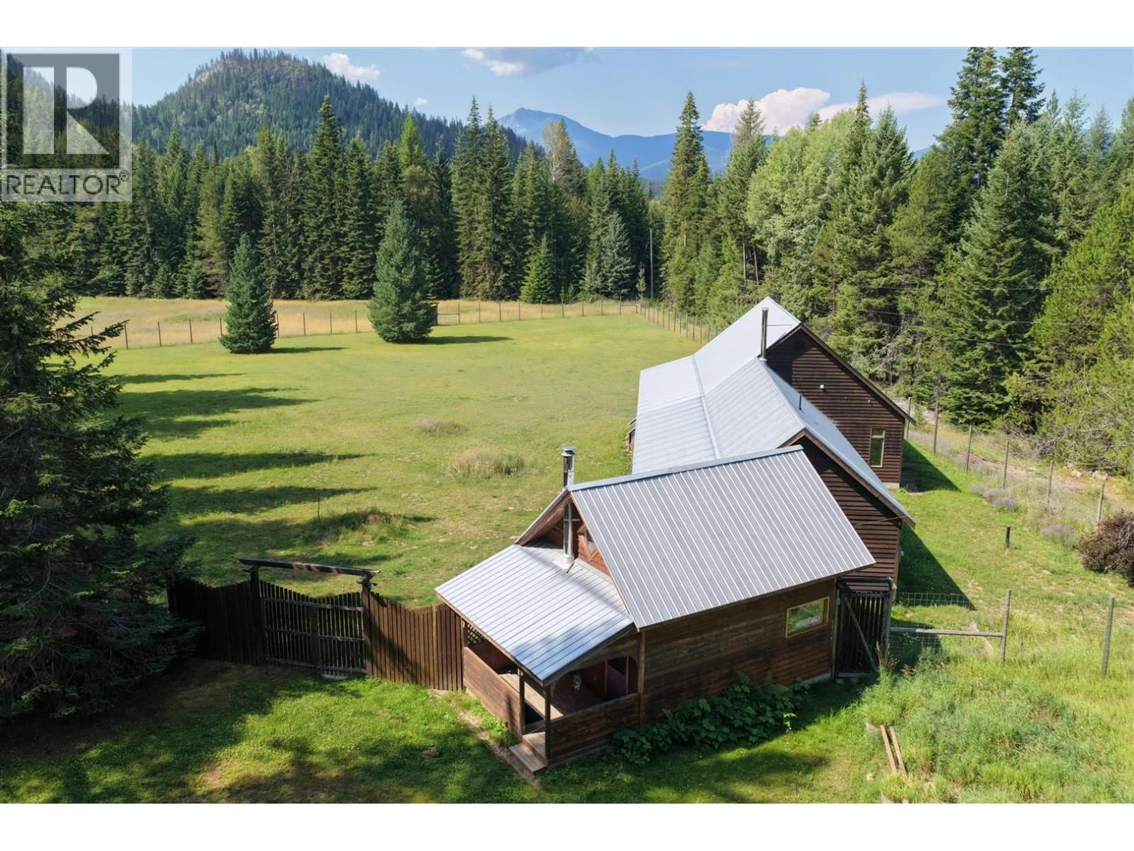 A pic from outside/outdoor area/front of a property/back of a property/a pic from drone, mountain view for 152 TALBOT ROAD, Nelway British Columbia V0G1Z0
