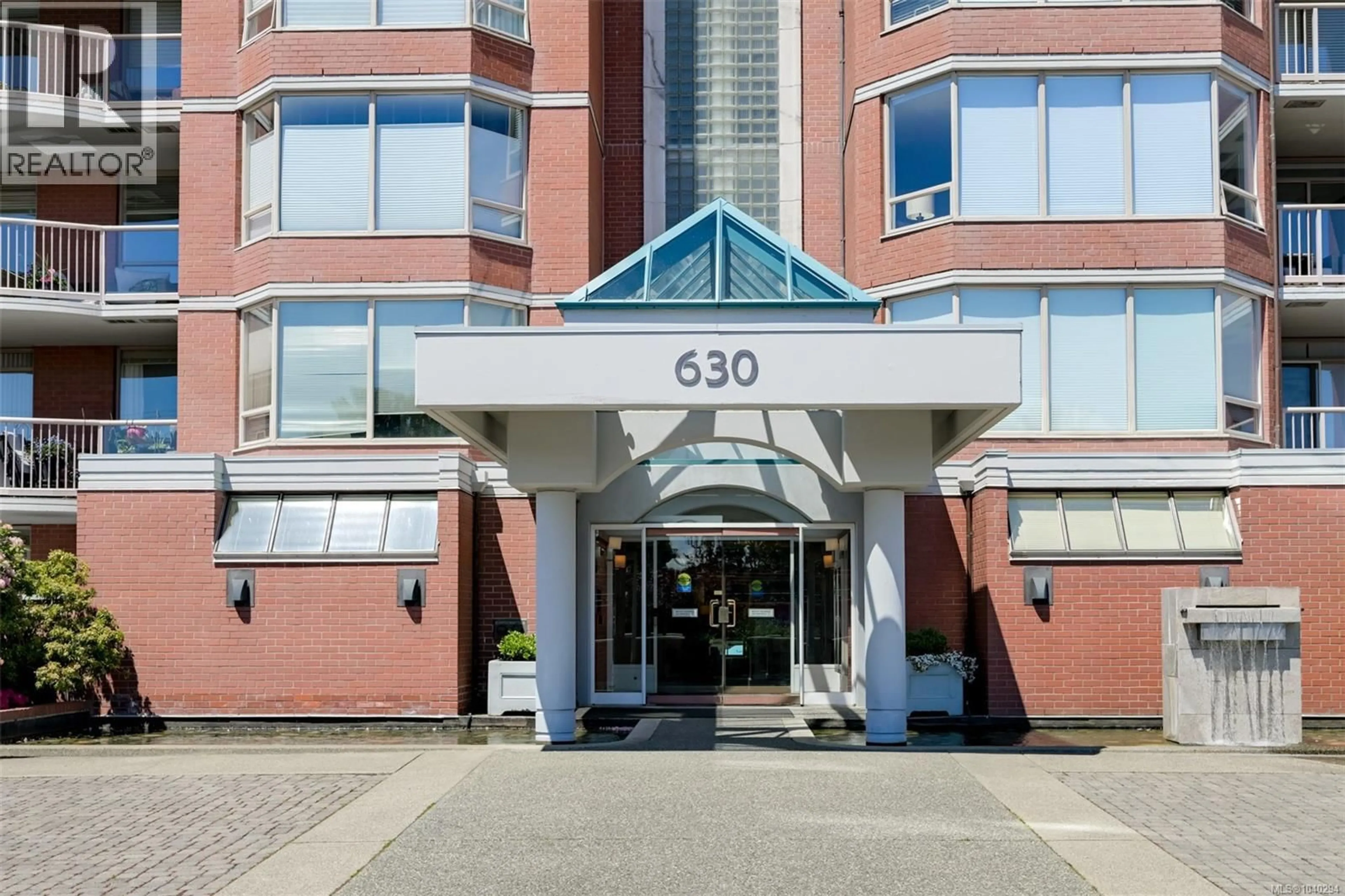 Indoor foyer for 802 - 630 MONTREAL STREET, Victoria British Columbia V8V4Y2