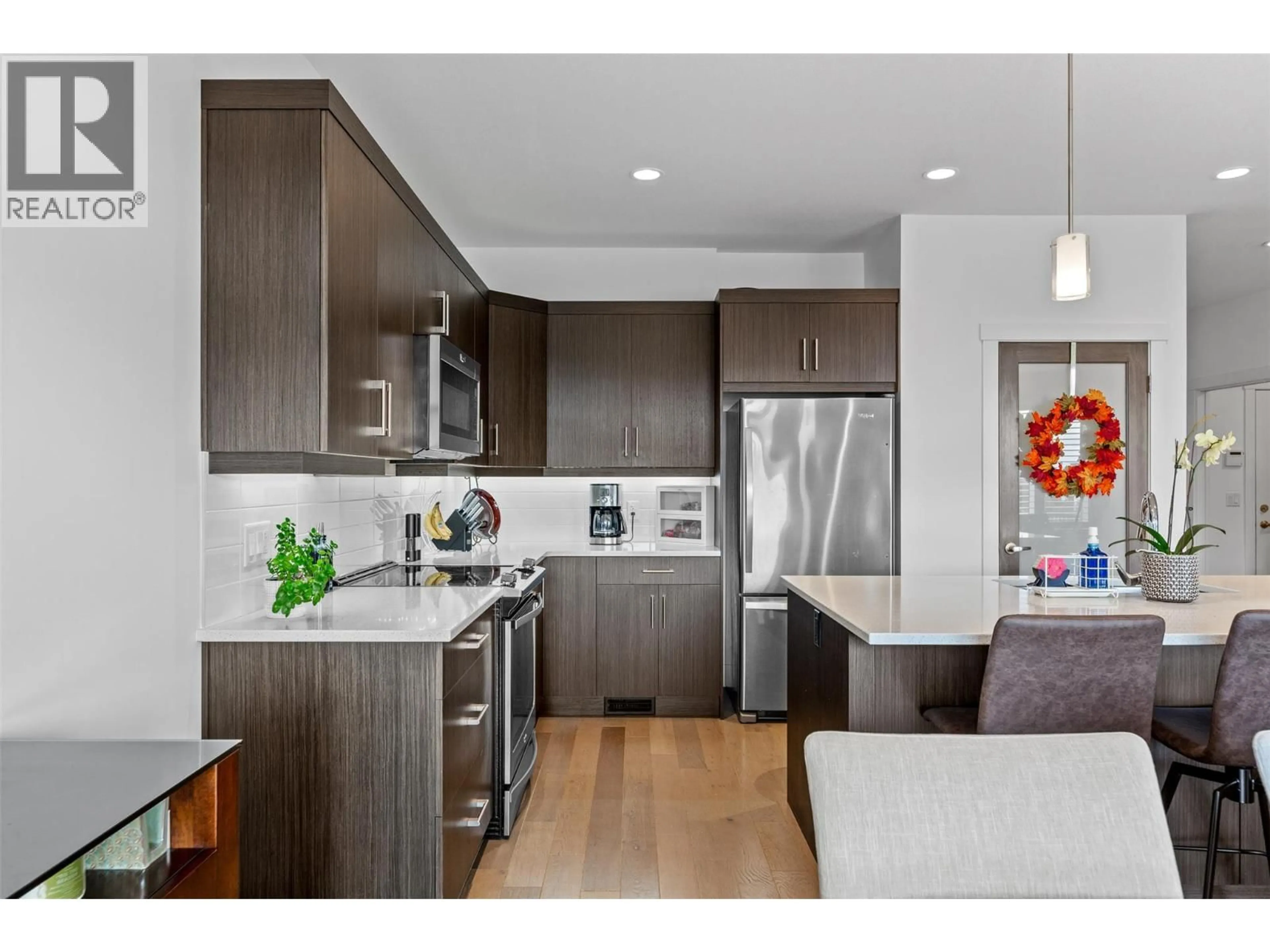 Open concept kitchen, wood/laminate floor for 1640 WINTER LANE, Kelowna British Columbia V1P1T2