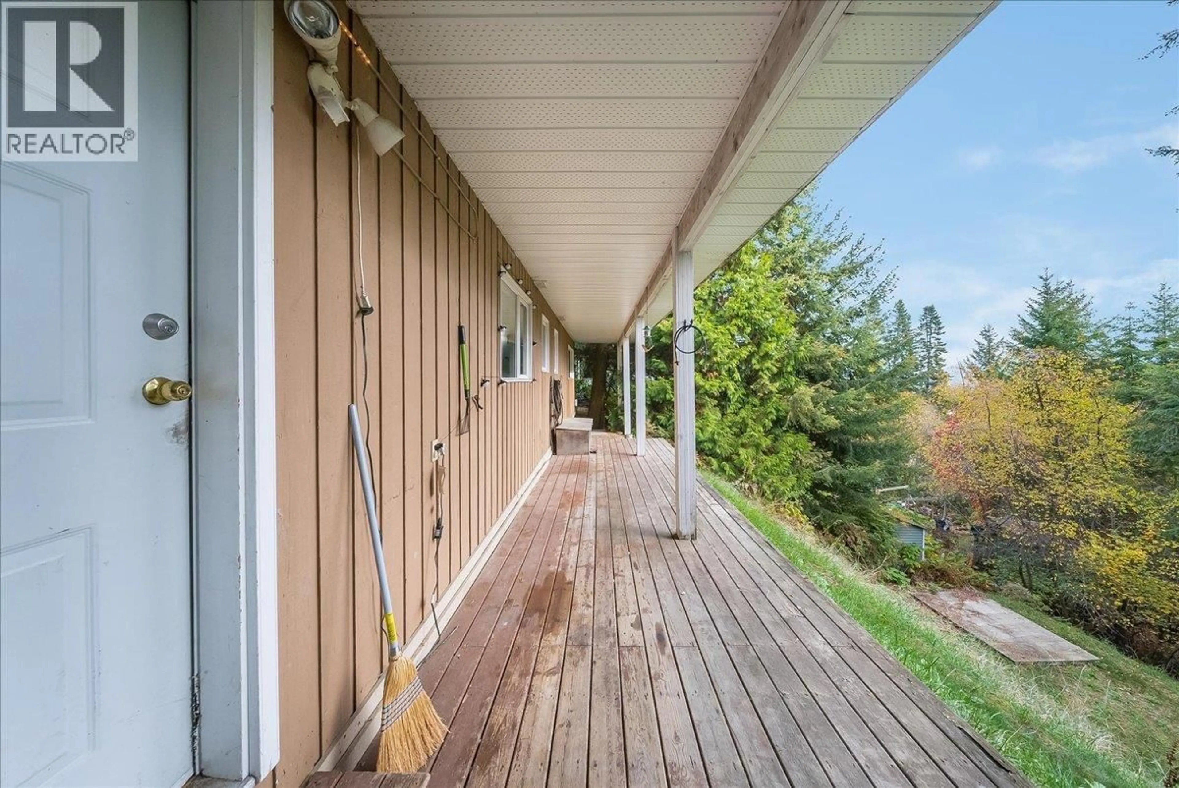 Patio, unknown for 2421 12TH AVENUE, Castlegar British Columbia V1N4A9