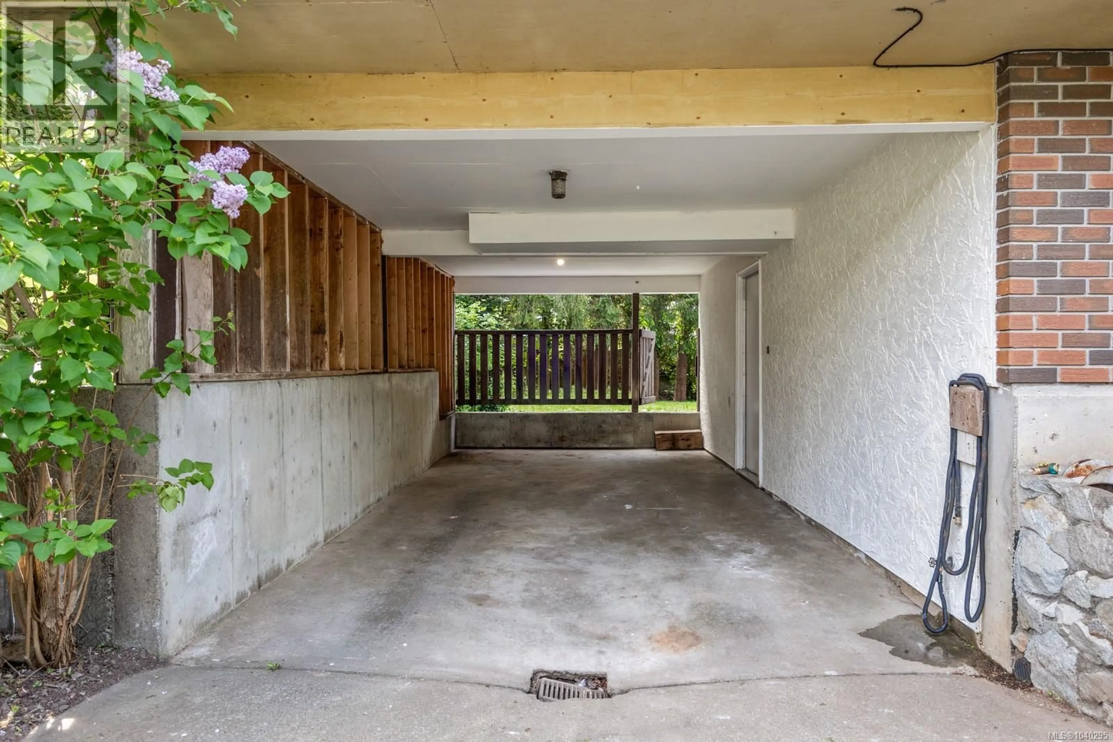 Indoor garage for 1495 HOBSON AVENUE, Courtenay British Columbia V9N6P2