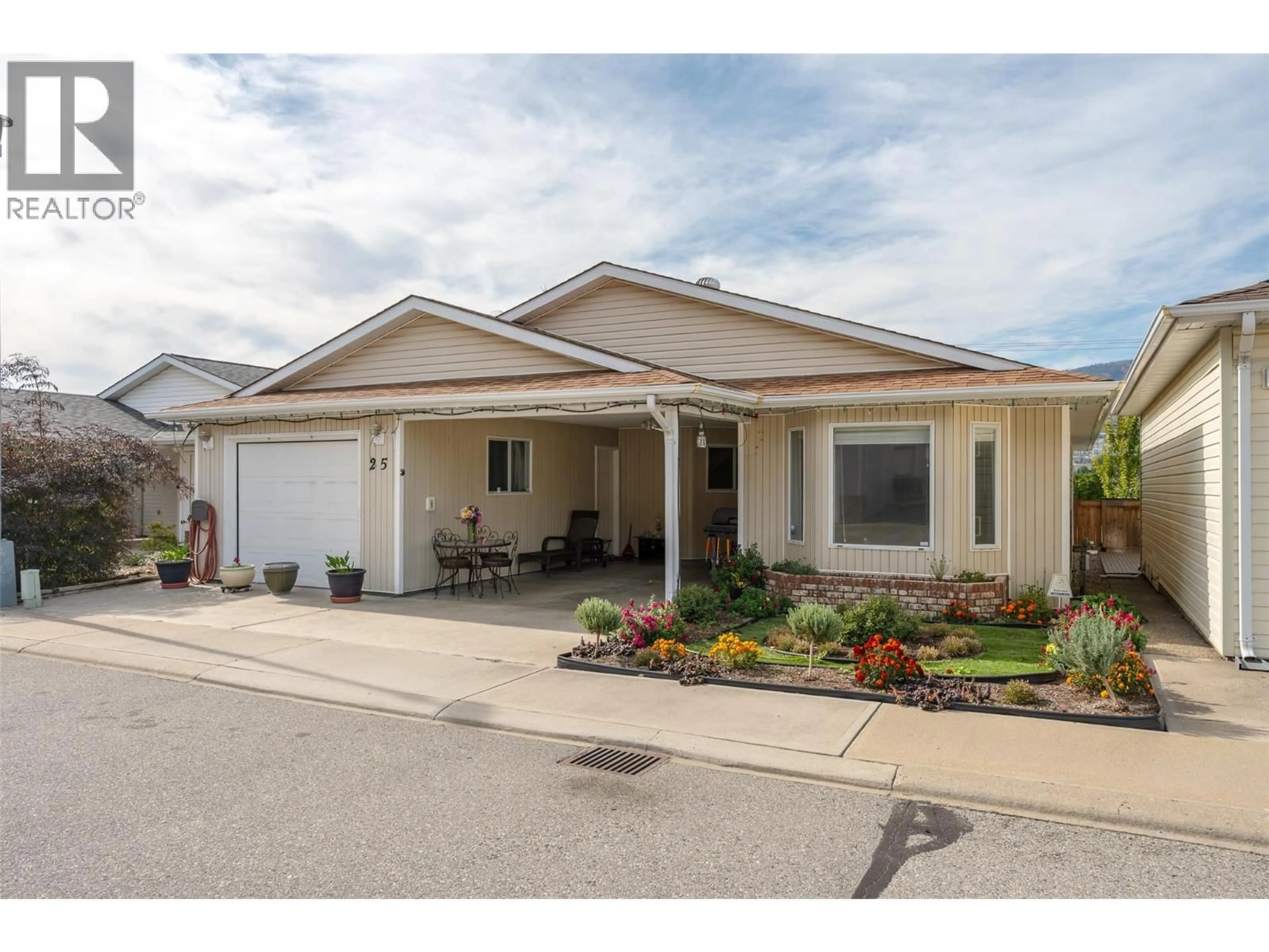 Home with vinyl exterior material, street for 25 - 3096 SOUTH MAIN STREET, Penticton British Columbia V2A8C2
