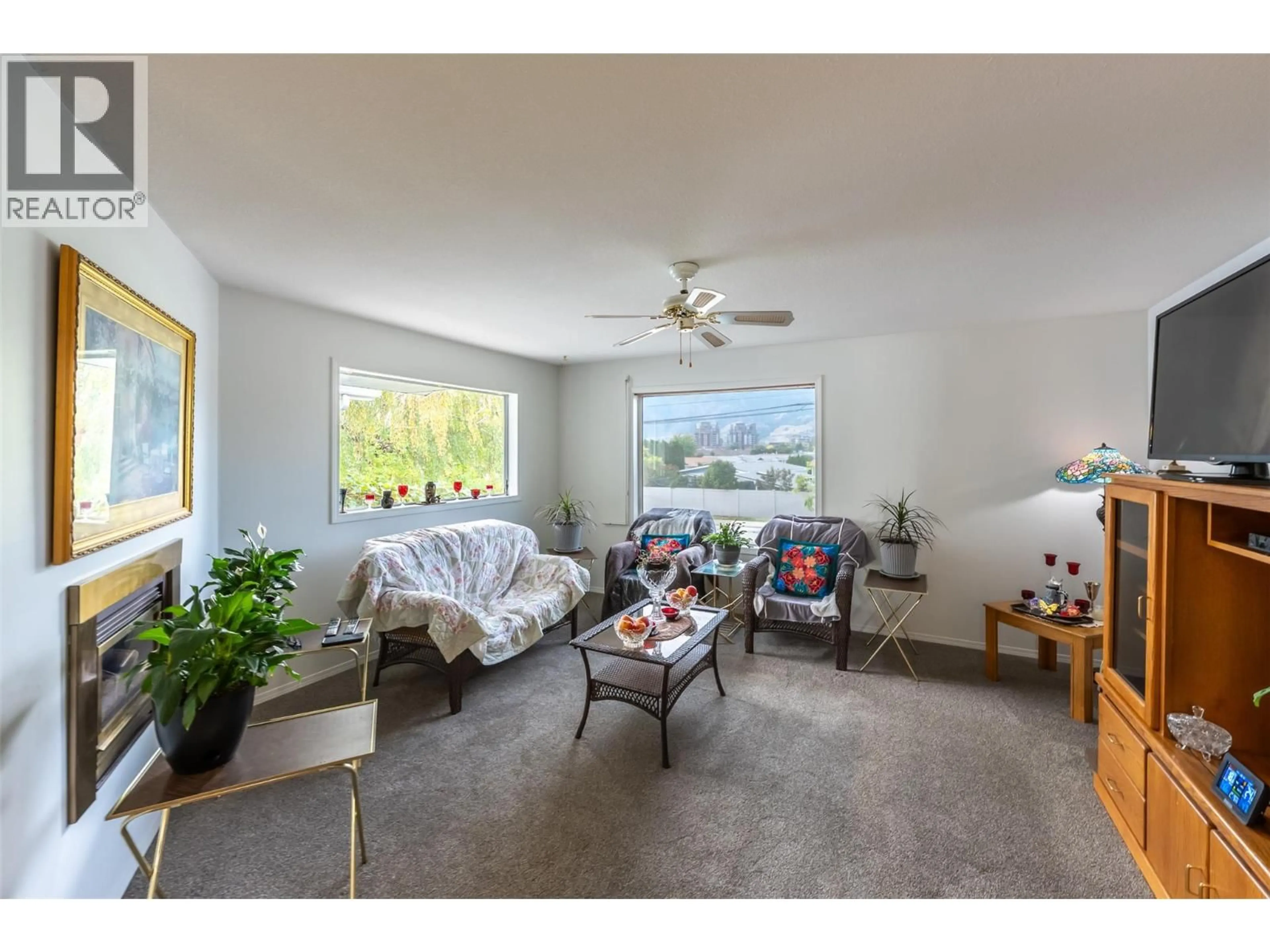 Living room with furniture, unknown for 25 - 3096 SOUTH MAIN STREET, Penticton British Columbia V2A8C2