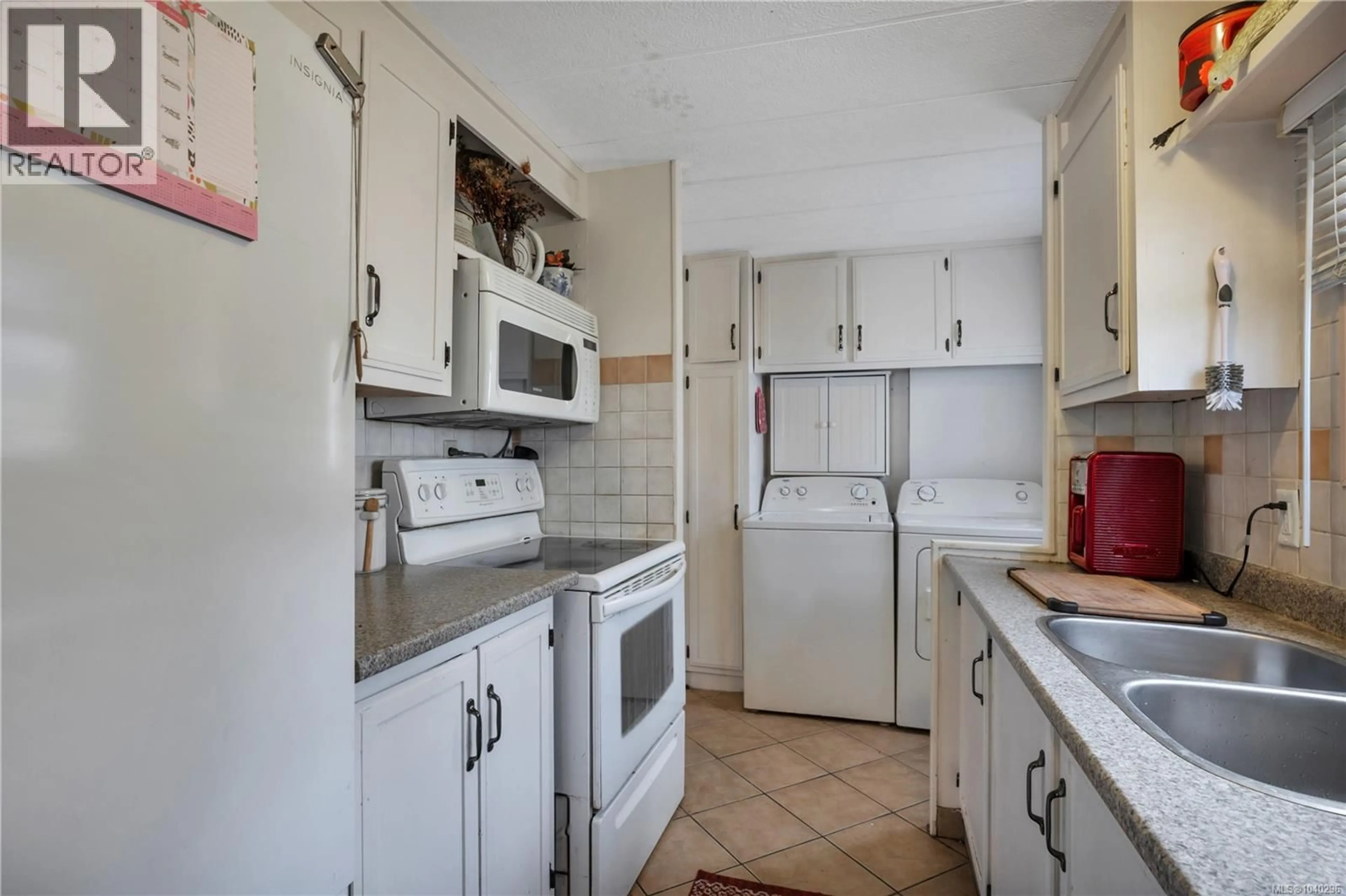 Standard kitchen, unknown for 19 - 1000 CHASE RIVER ROAD, Nanaimo British Columbia V9R6L8