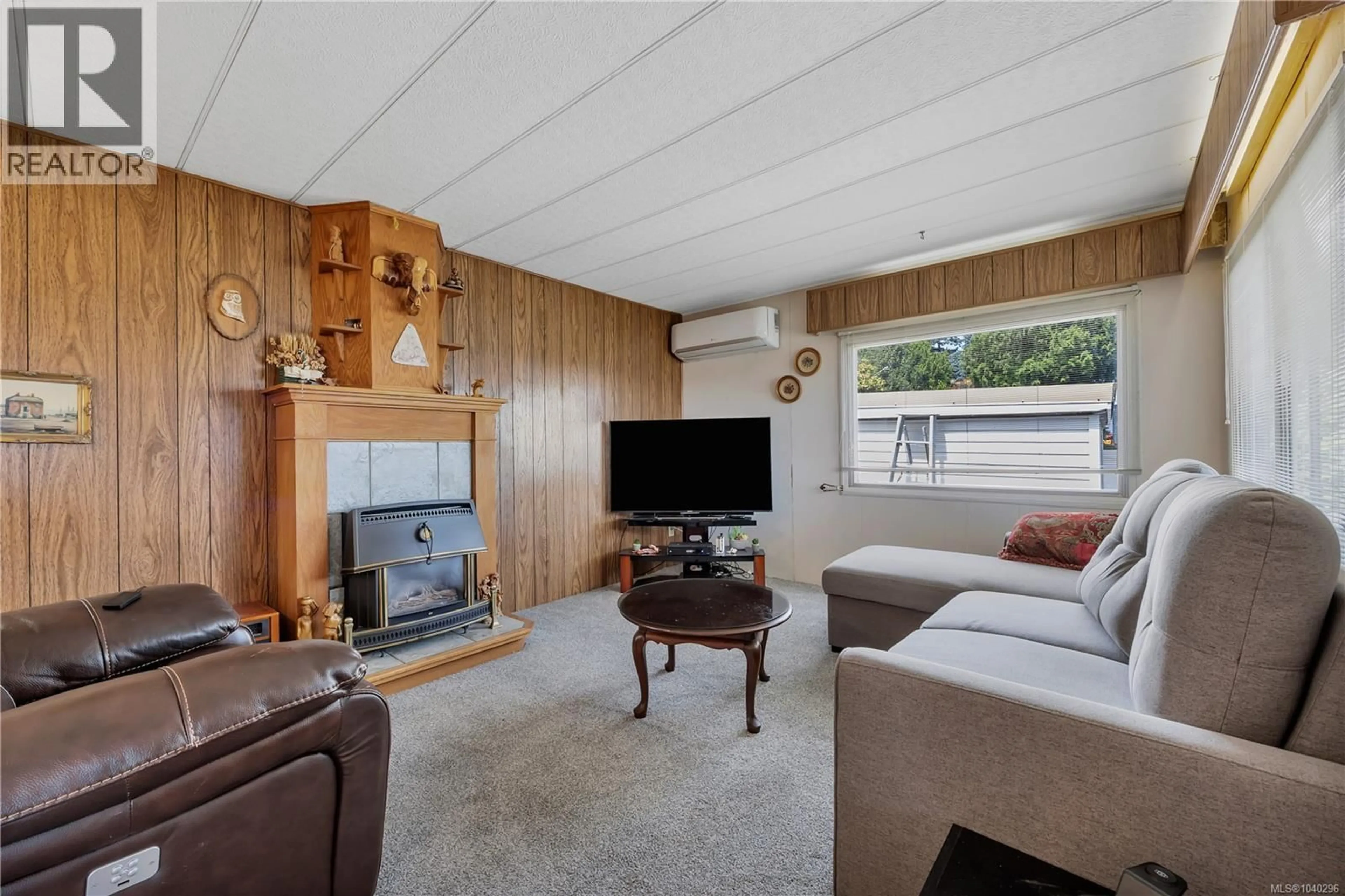 Living room with furniture, wood/laminate floor for 19 - 1000 CHASE RIVER ROAD, Nanaimo British Columbia V9R6L8