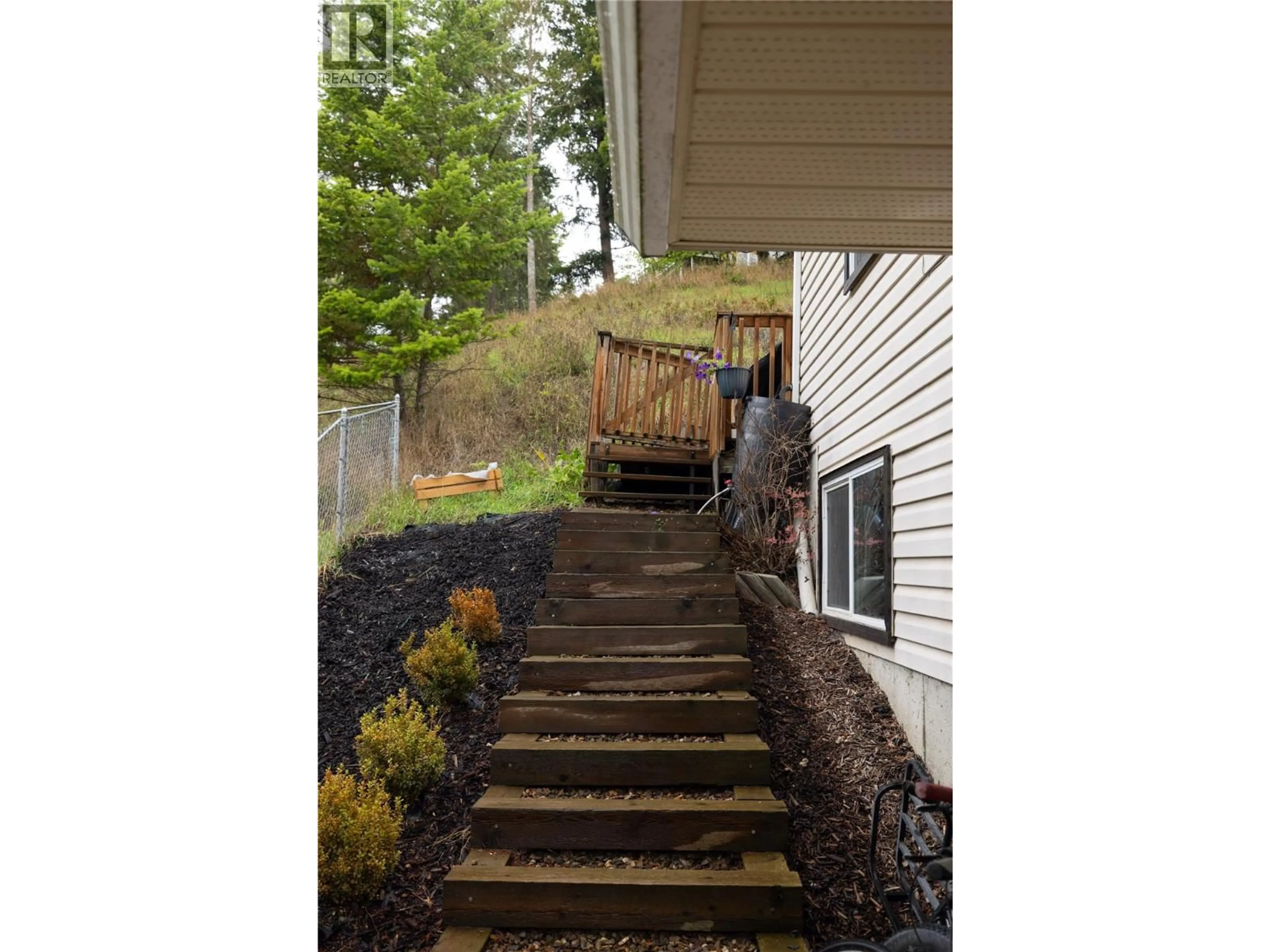 Stairs for 3945 HIGHLAND PARK CRESCENT, Armstrong British Columbia V0E1B4