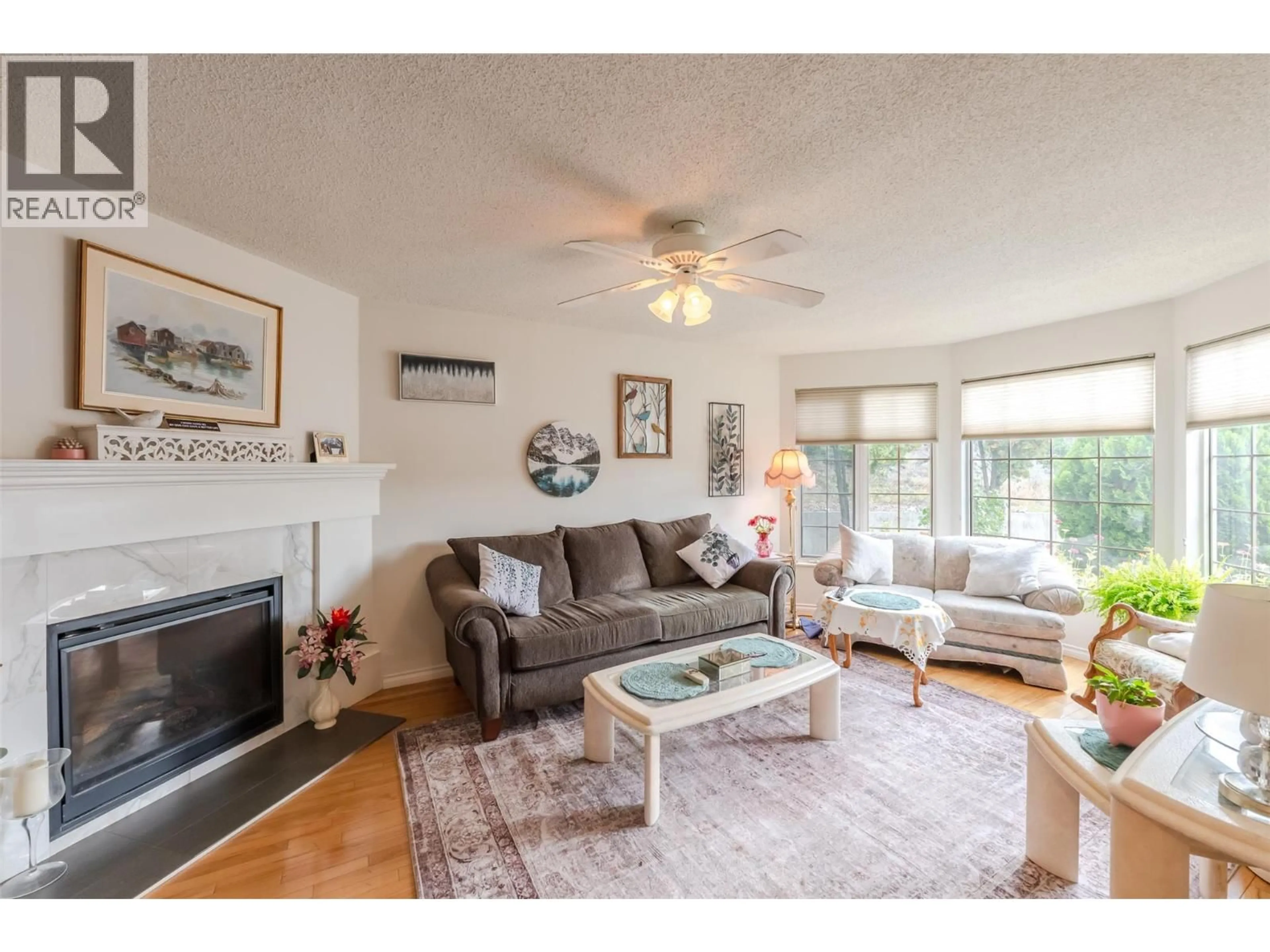 Living room with furniture, wood/laminate floor for 10 - 3096 SOUTH MAIN STREET, Penticton British Columbia V2A6G5