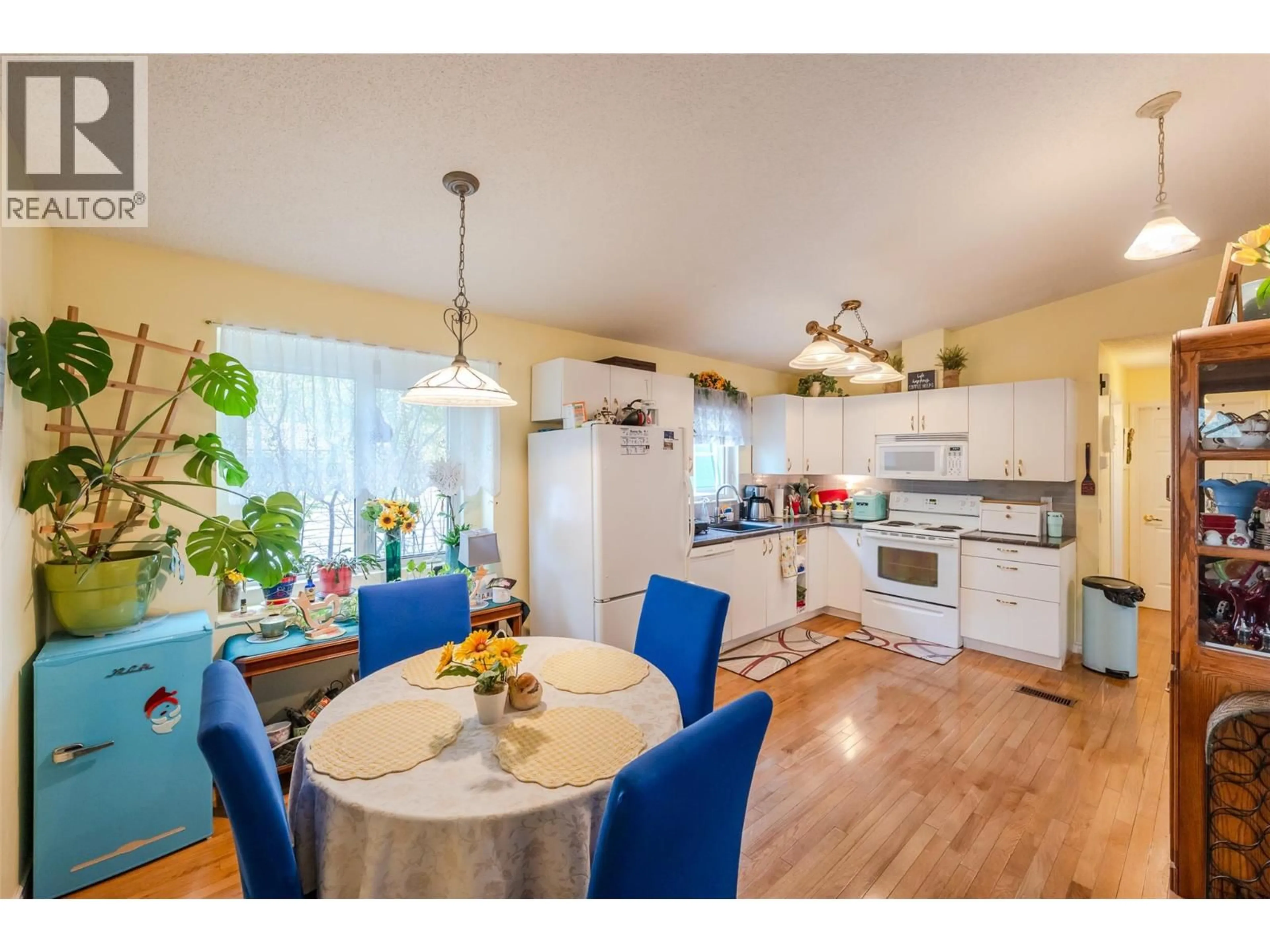 Open concept kitchen, wood/laminate floor for 10 - 3096 SOUTH MAIN STREET, Penticton British Columbia V2A6G5