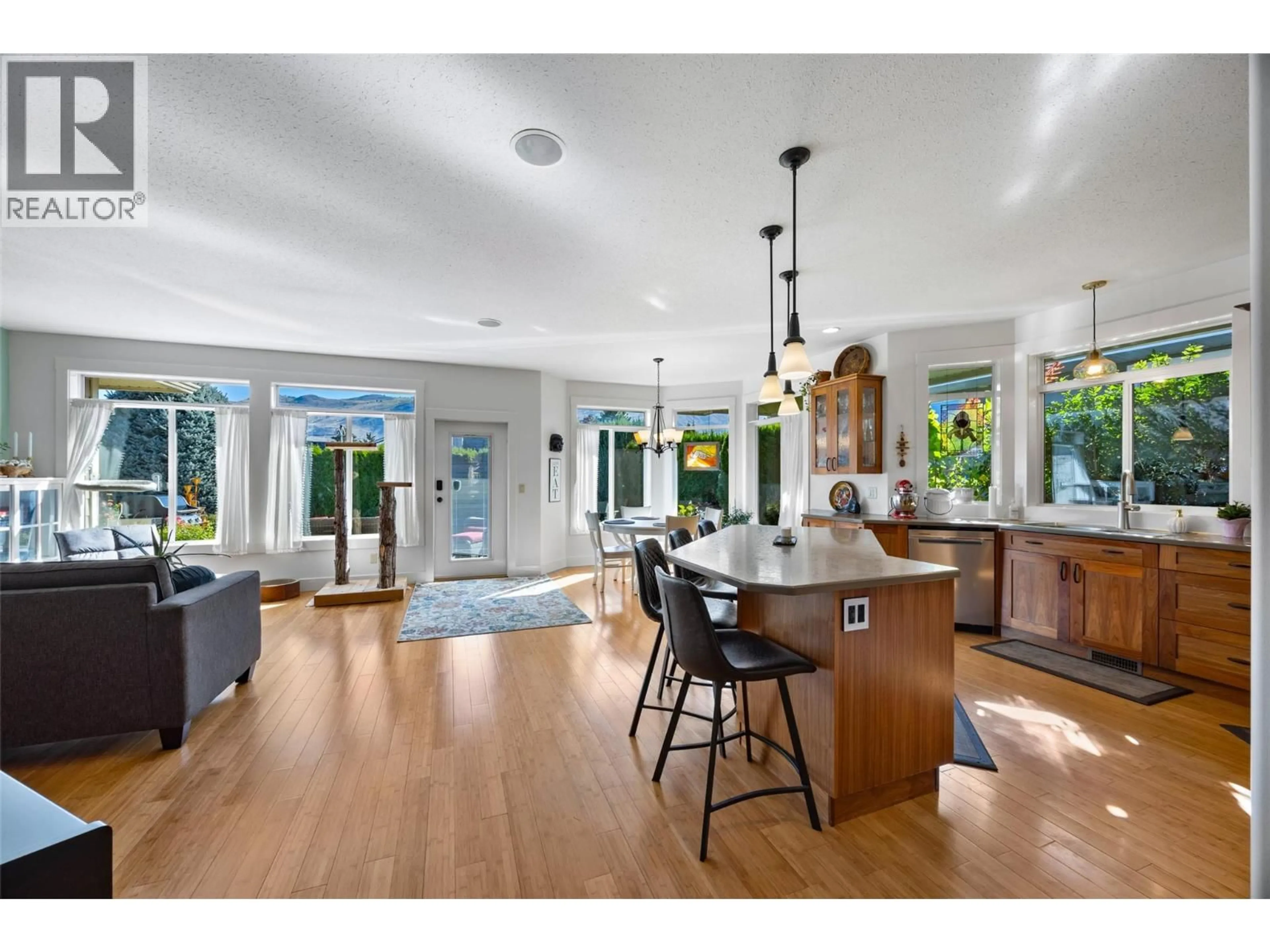 Open concept kitchen, unknown for 3187 WAWN COURT, Kamloops British Columbia V2B0B4