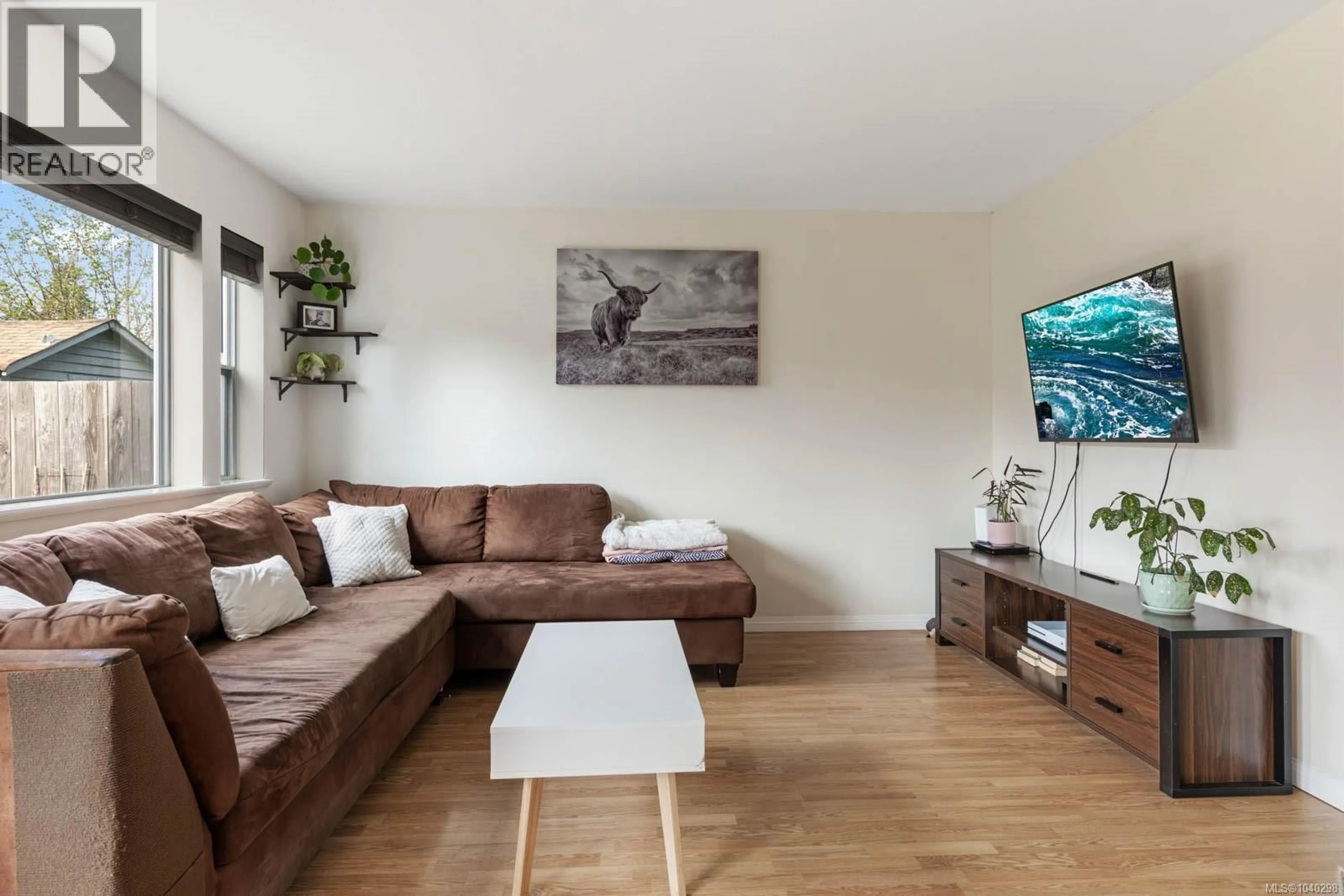 Living room with furniture, wood/laminate floor for B - 345 MENZIES AVENUE, Courtenay British Columbia V9N3C2