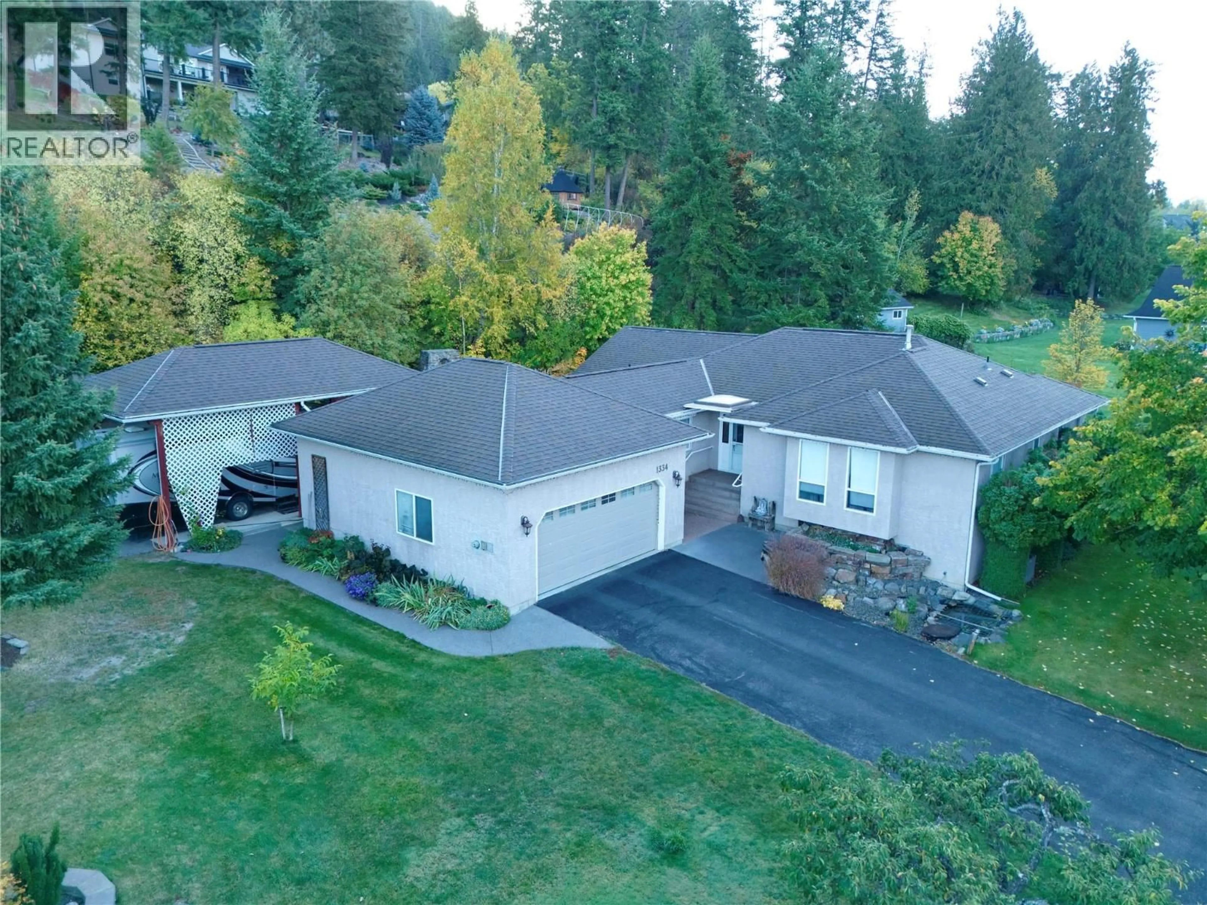 A pic from outside/outdoor area/front of a property/back of a property/a pic from drone, unknown for 1334 8TH AVENUE NORTH, Creston British Columbia V0B1G6