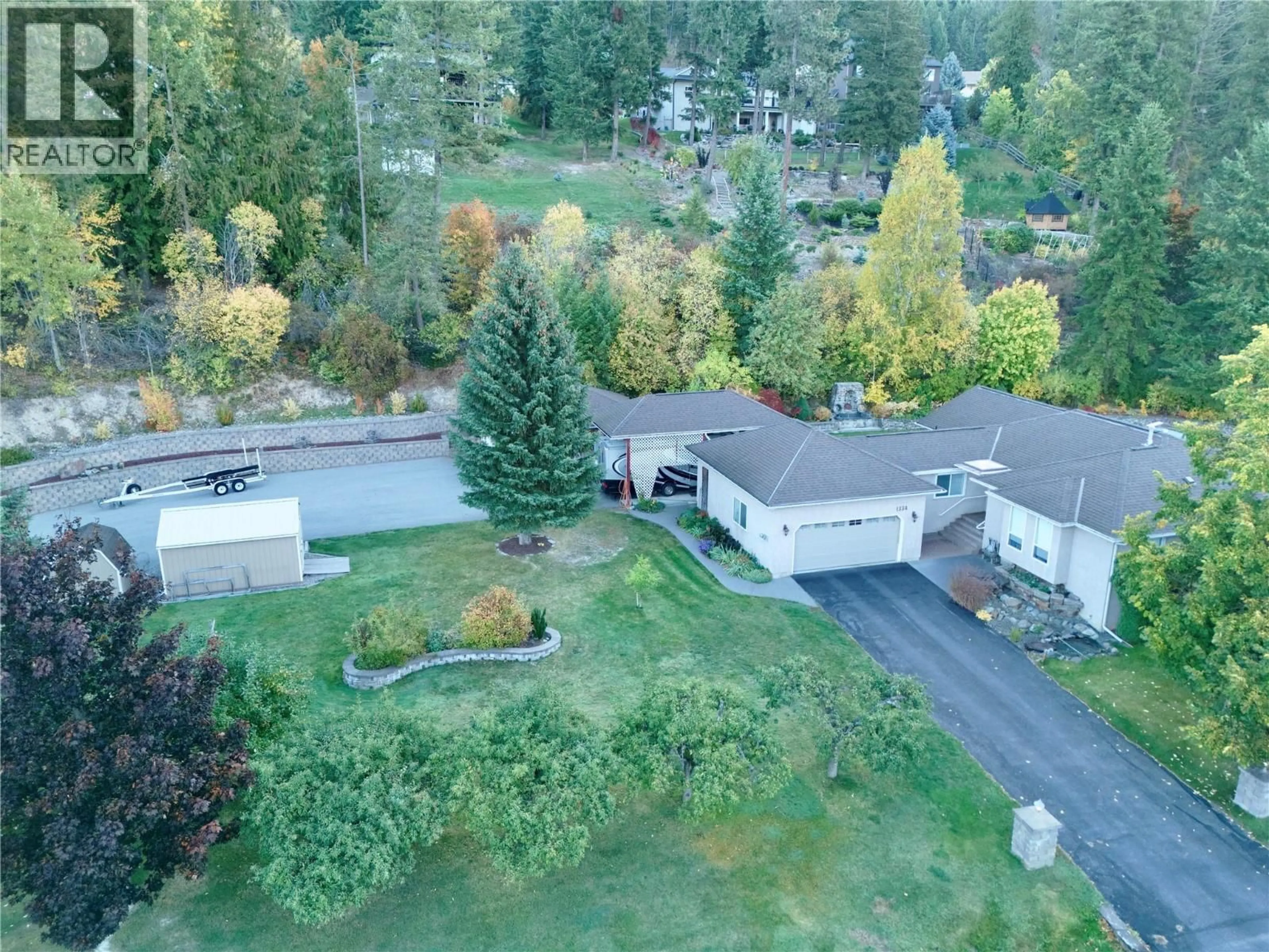 A pic from outside/outdoor area/front of a property/back of a property/a pic from drone, unknown for 1334 8TH AVENUE NORTH, Creston British Columbia V0B1G6