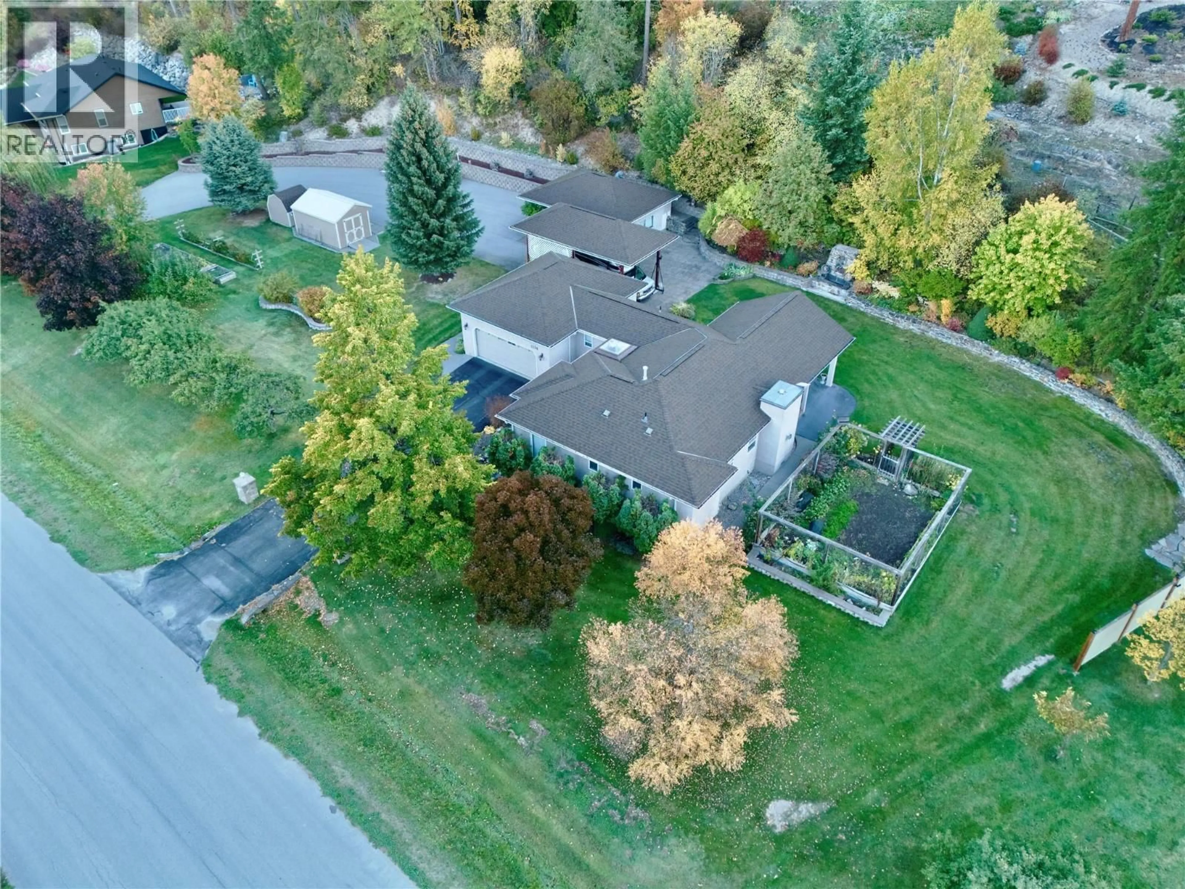 A pic from outside/outdoor area/front of a property/back of a property/a pic from drone, street for 1334 8TH AVENUE NORTH, Creston British Columbia V0B1G6