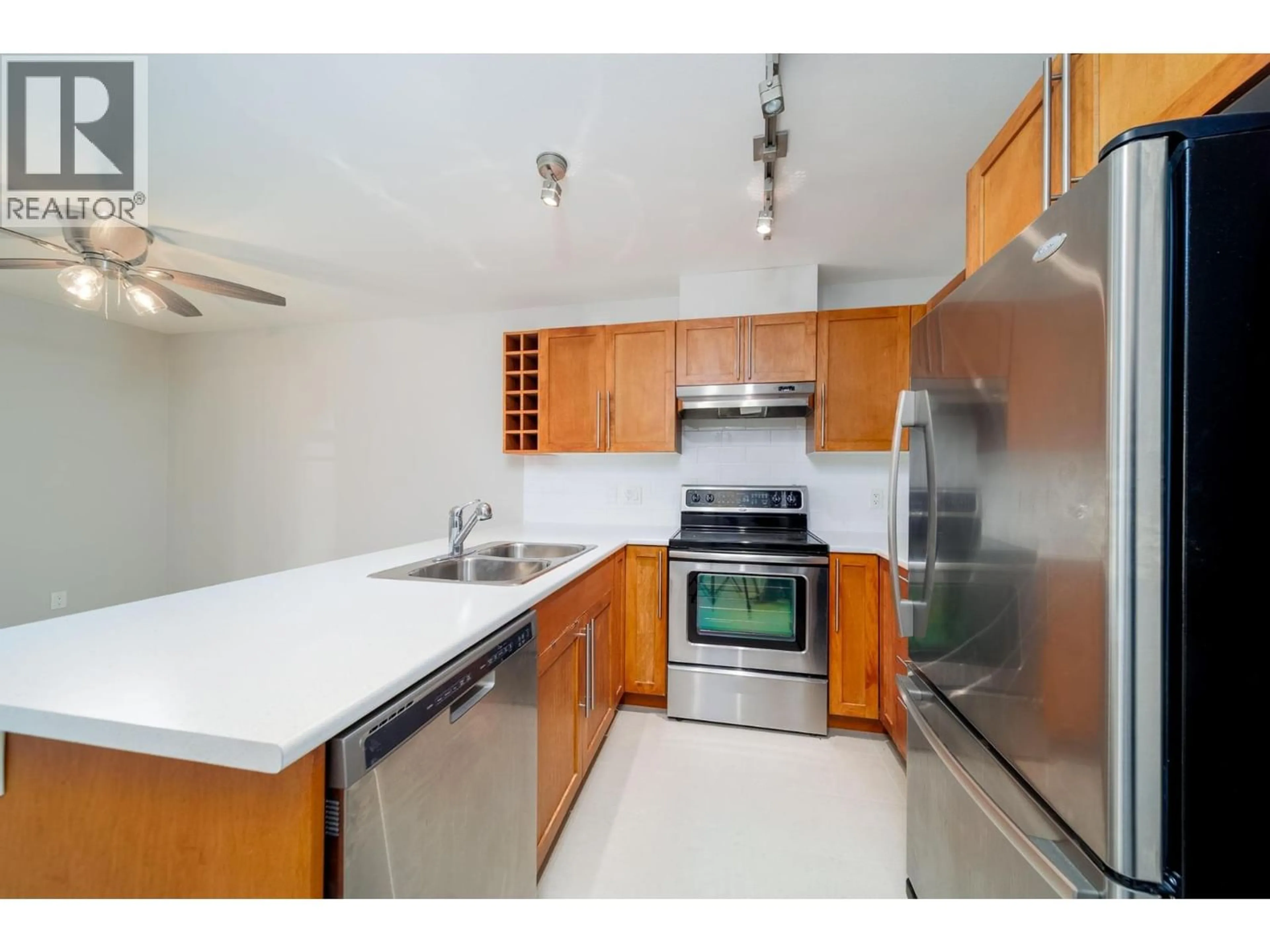 Unknown for 224 - 1099 SUNSET DRIVE, Kelowna British Columbia V1Y9Z2
