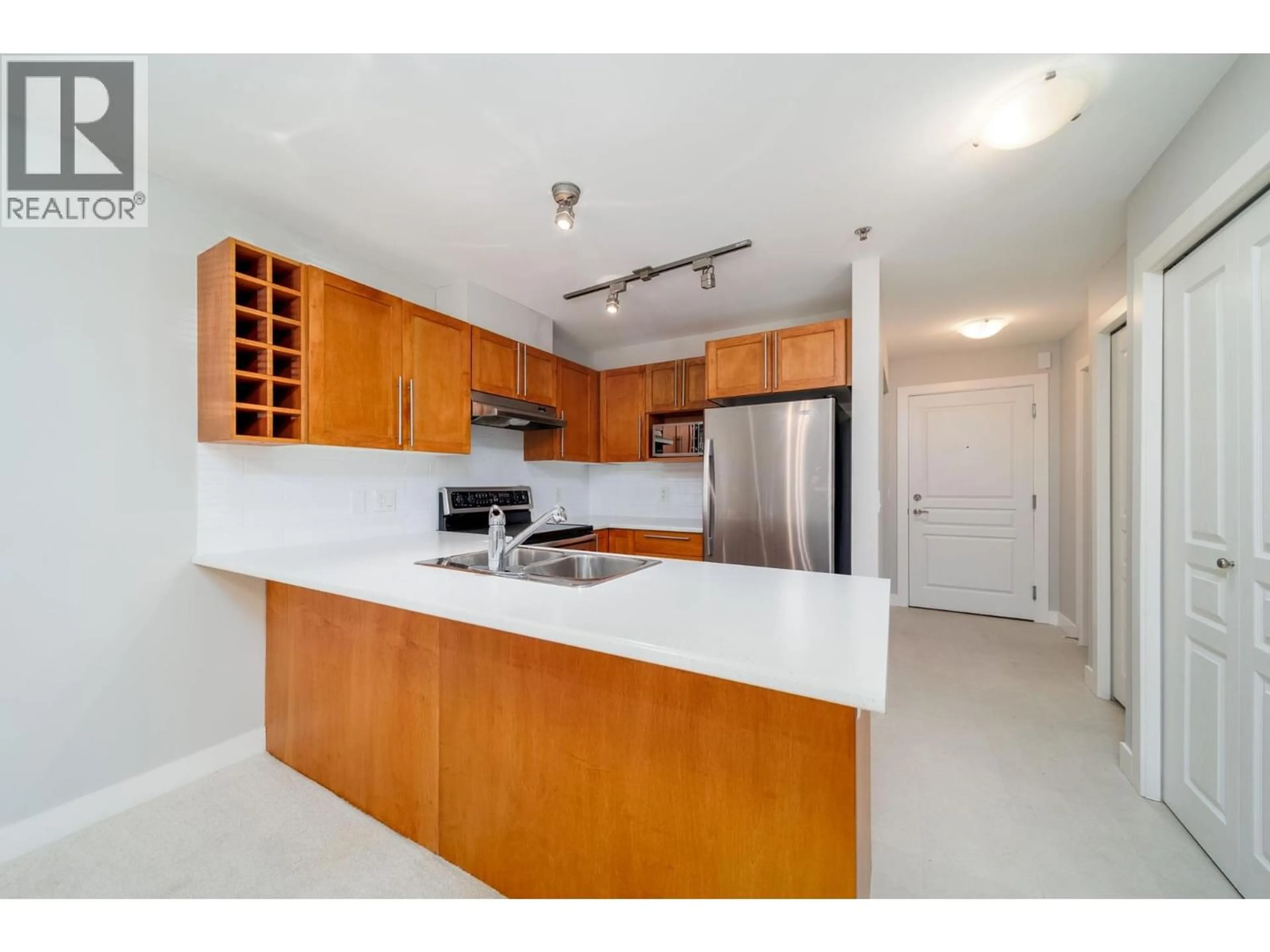 Unknown for 224 - 1099 SUNSET DRIVE, Kelowna British Columbia V1Y9Z2