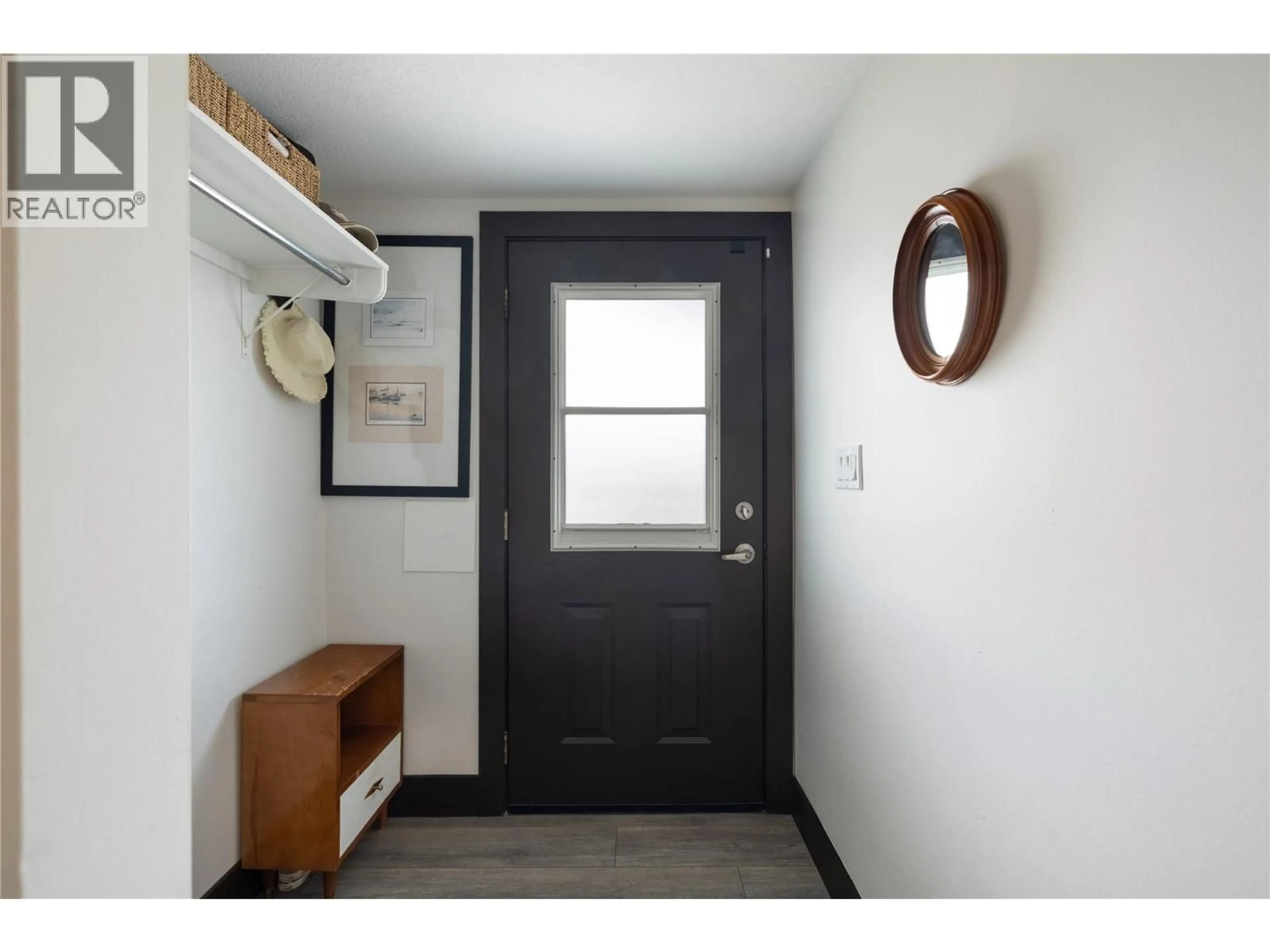 Indoor entryway for 2213 33 STREET, Vernon British Columbia V1T5S2
