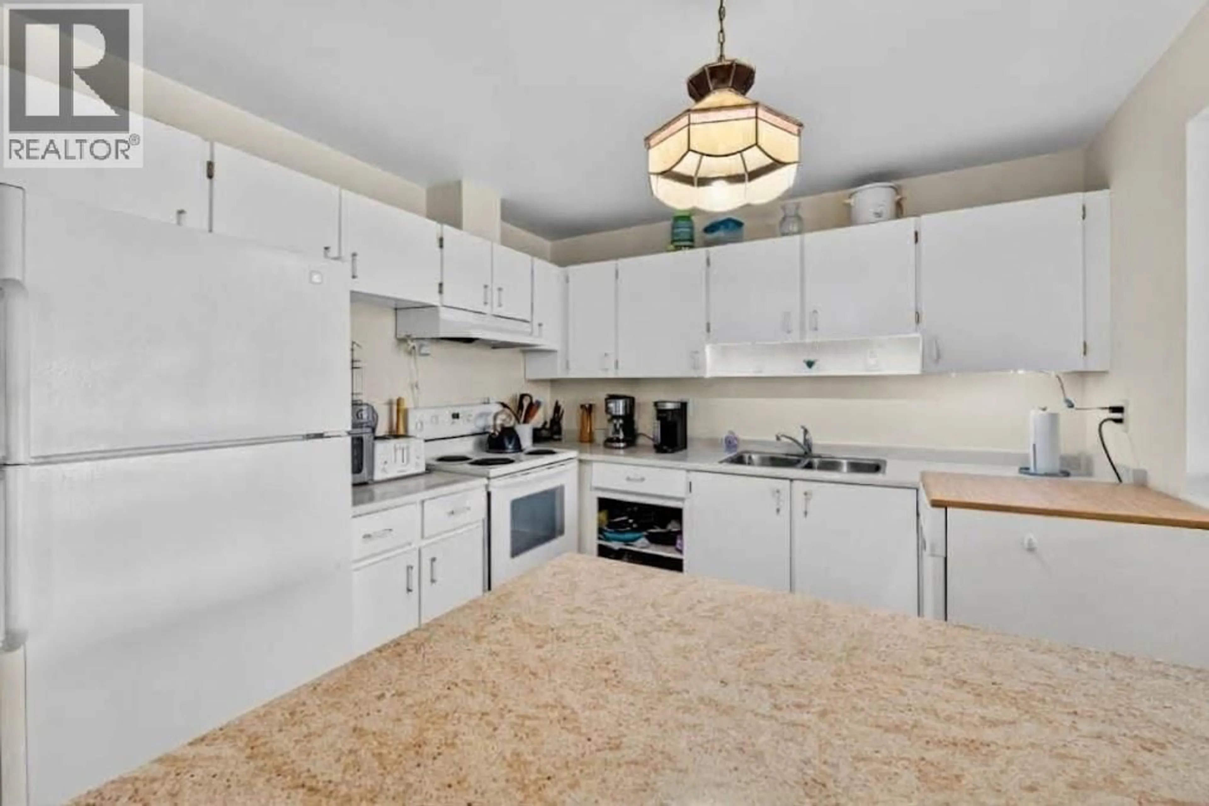 Standard kitchen, ceramic/tile floor for 75 - 137 MCGILL ROAD, Kamloops British Columbia V2C1L9