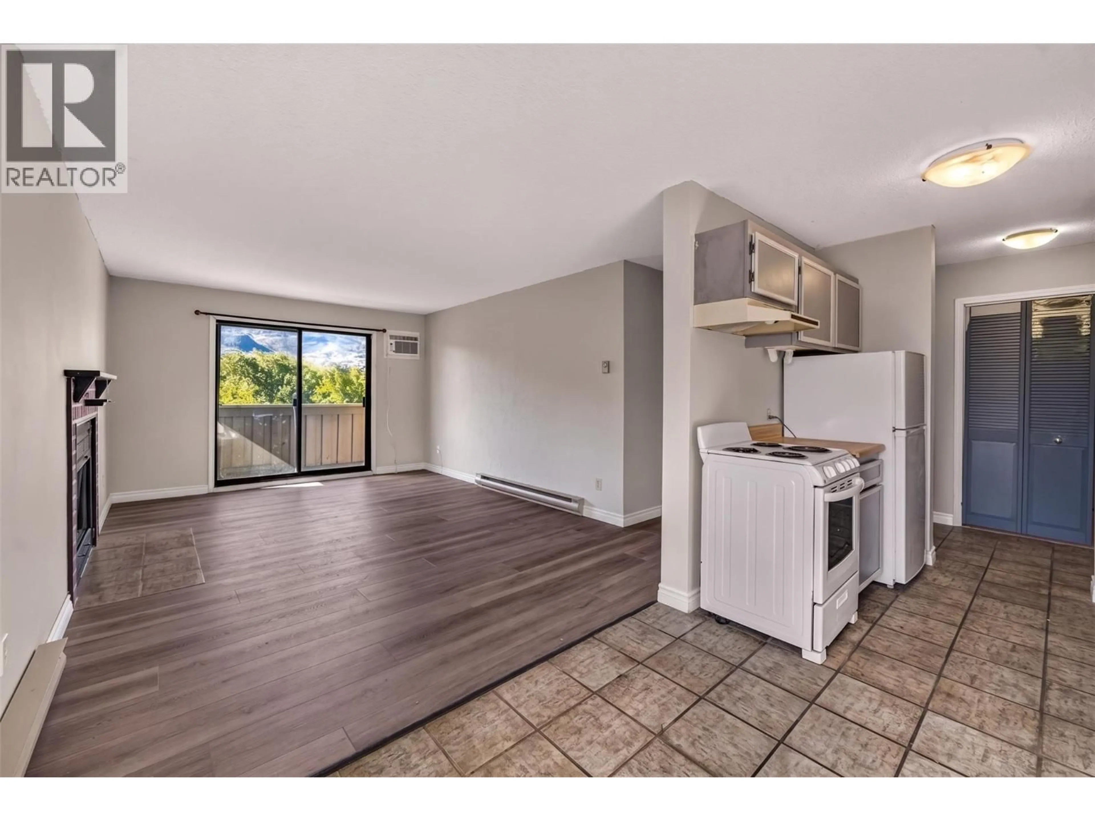 Open concept kitchen, wood/laminate floor for 413 - 150 SKAHA PLACE, Penticton British Columbia V2A7K1