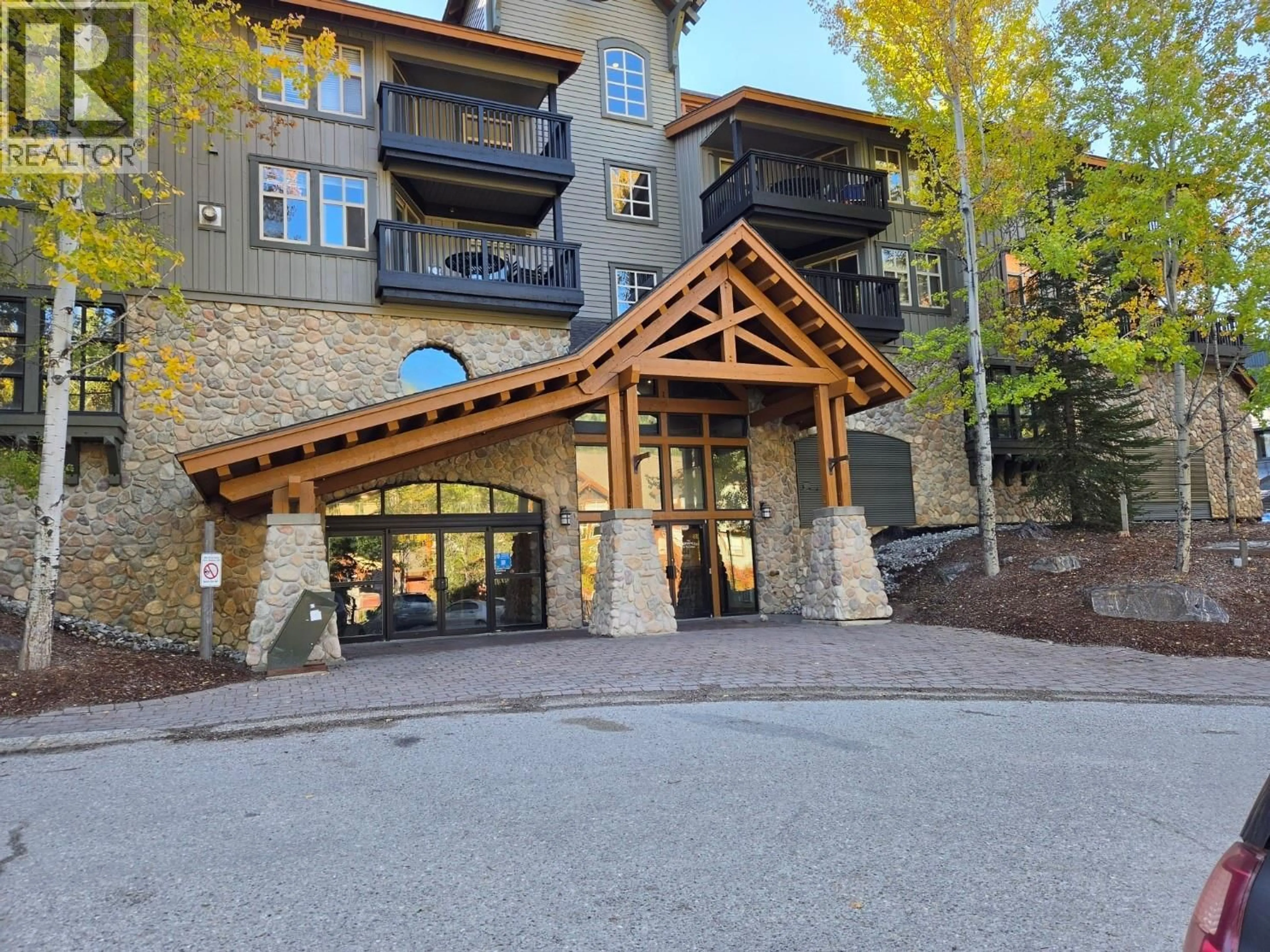 Indoor foyer for 303 - 2050 SUMMIT DRIVE, Panorama British Columbia V0A1T0