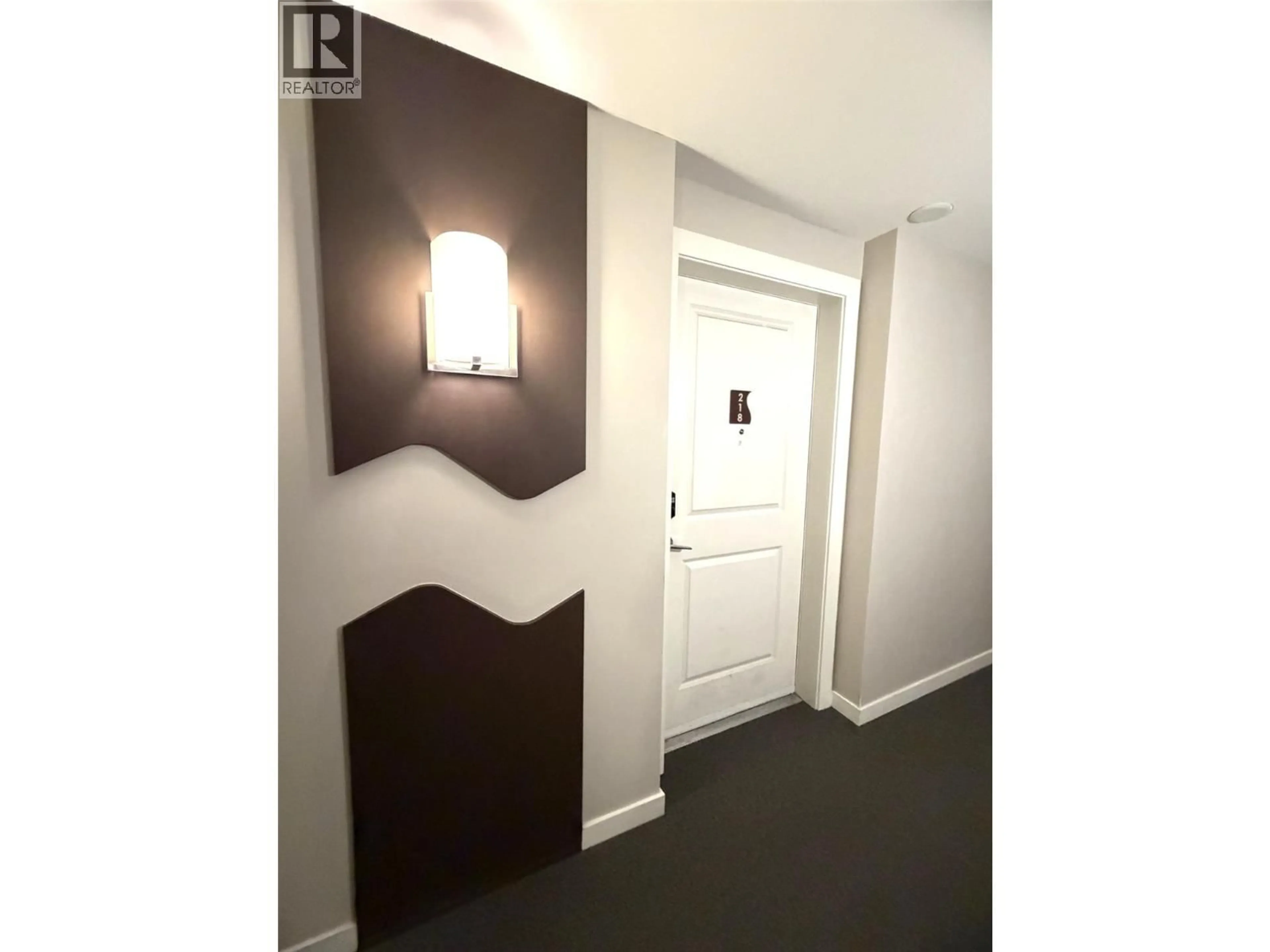 Indoor entryway for 218 - 1550 DICKSON AVENUE, Kelowna British Columbia V1Y1H7